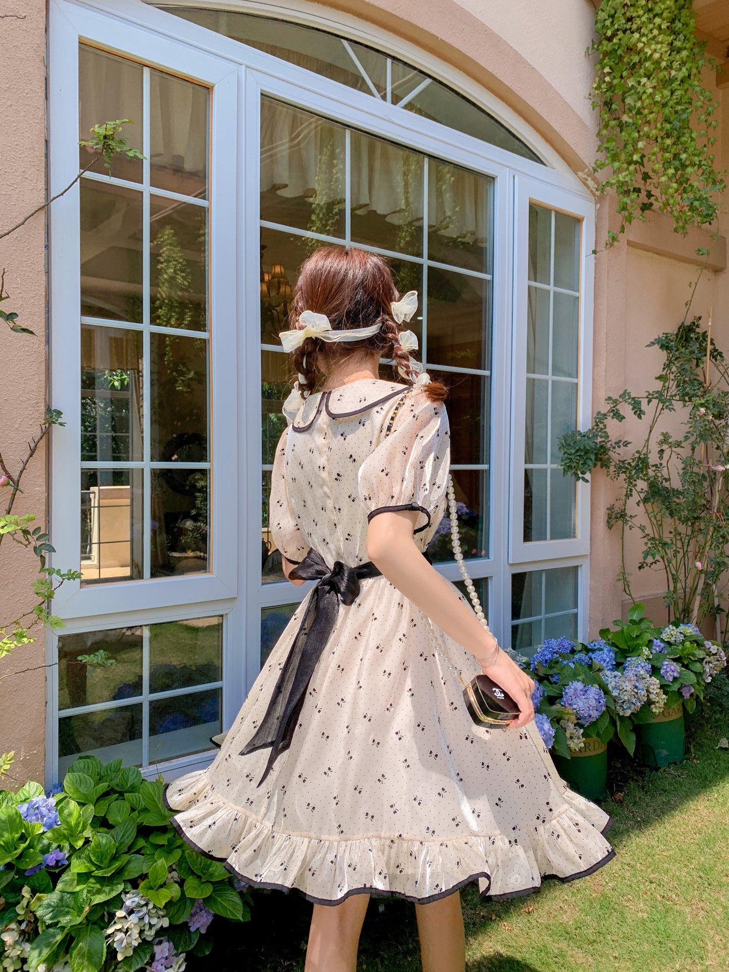 リボンデザインの丸襟ワンピース