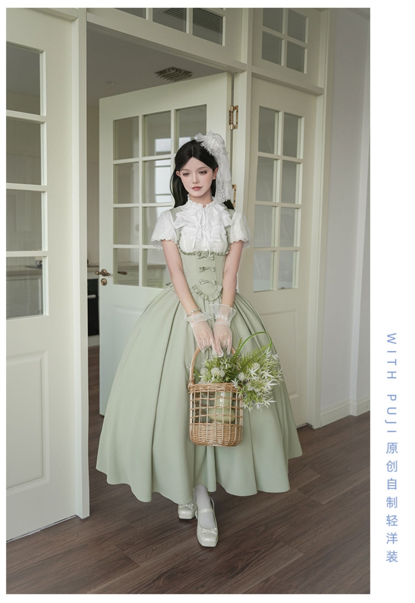 レースのフレアスリーブ半袖ブラウス