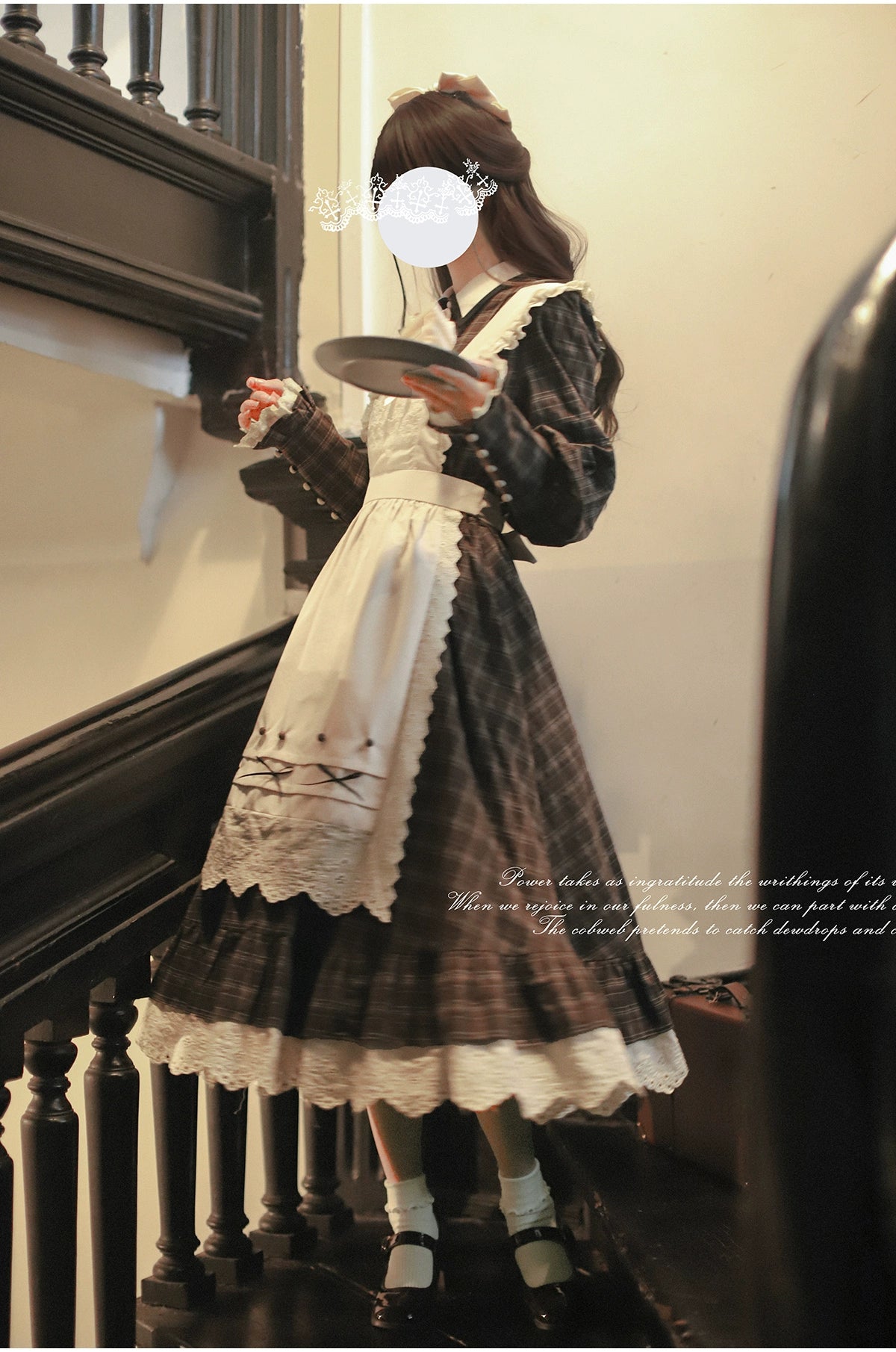 ブラウンチェックのエプロン付きレトロワンピース