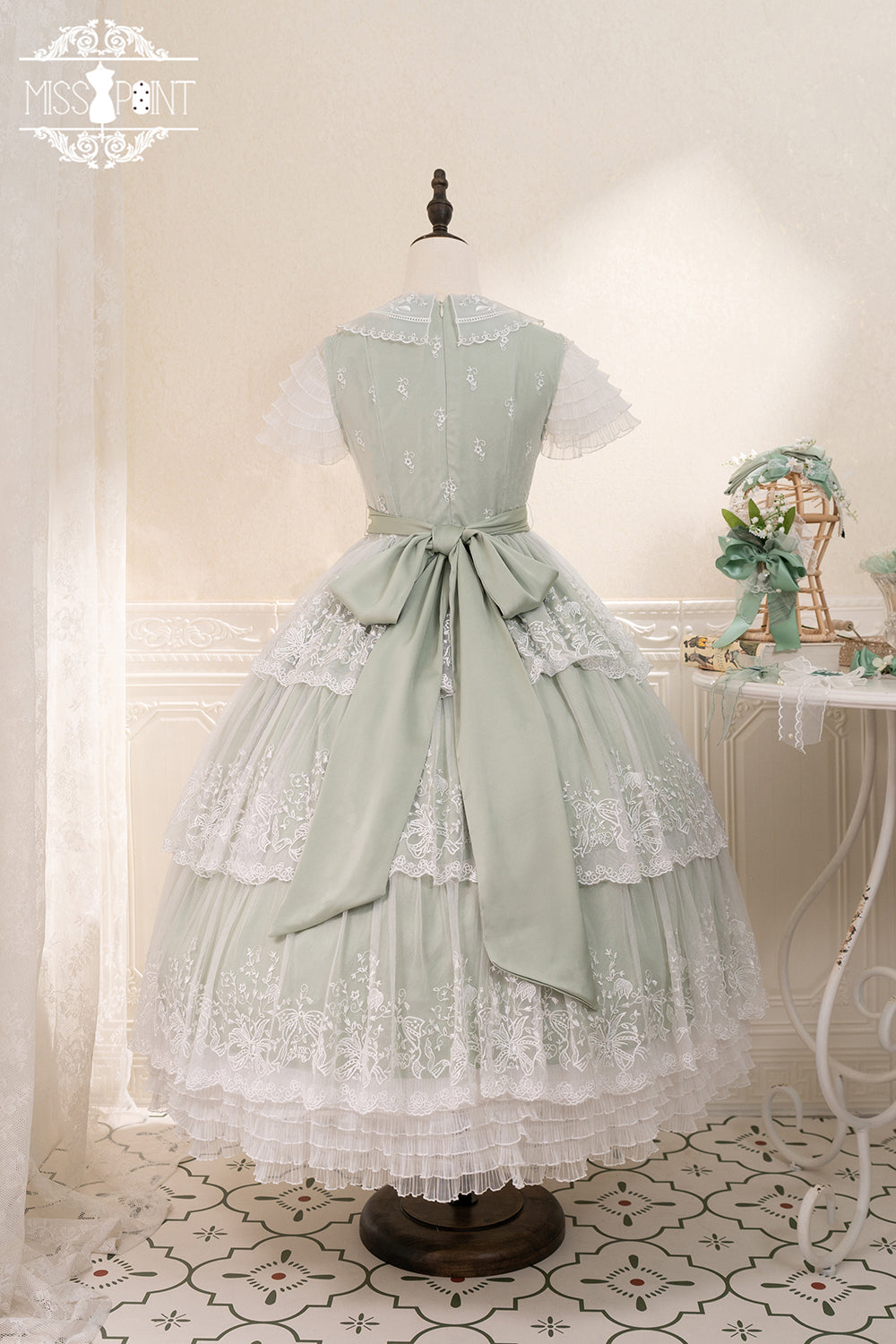 【予約販売】鈴蘭の花刺繍 三段レースワンピース(ロング丈)