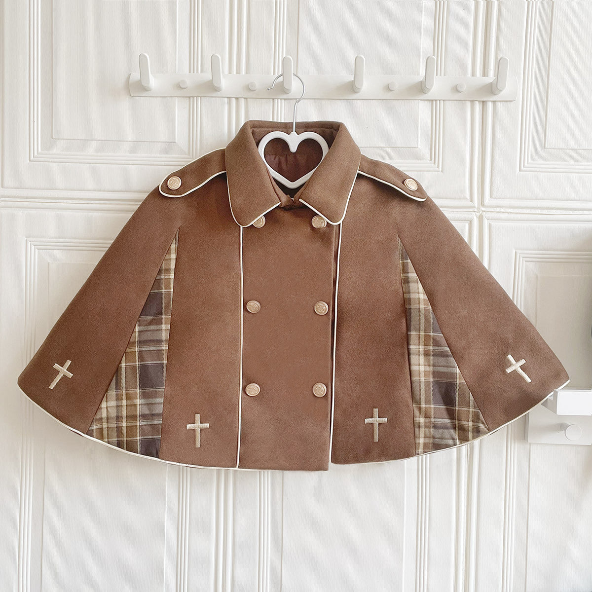 英国カレッジ重ね着風ワンピースとマント