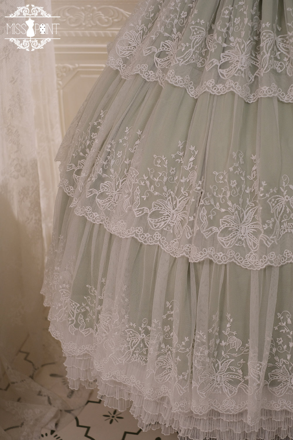 【予約販売】鈴蘭の花刺繍 三段レースワンピース(ミドル丈)