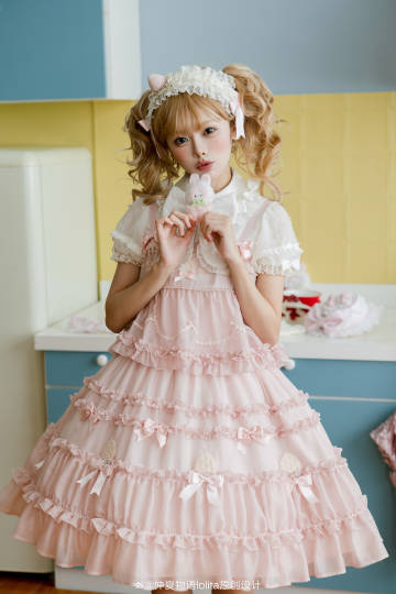 [Pre-orders until 2/10] Swing Strawberry Angel Frill Jumper Skirt