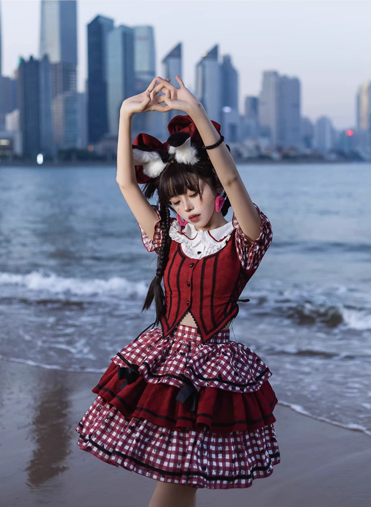 Queen of Hearts ギンガムチェックのブラウスとスカートのセットアップ Queen of Hearts ギンガムチェックのブラウスとスカートのセットアップ