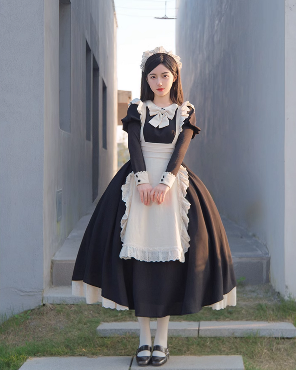 【unaちゃん着用】クラシカルエプロンのメイド風ワンピース ロング丈 アームスリーブ付き