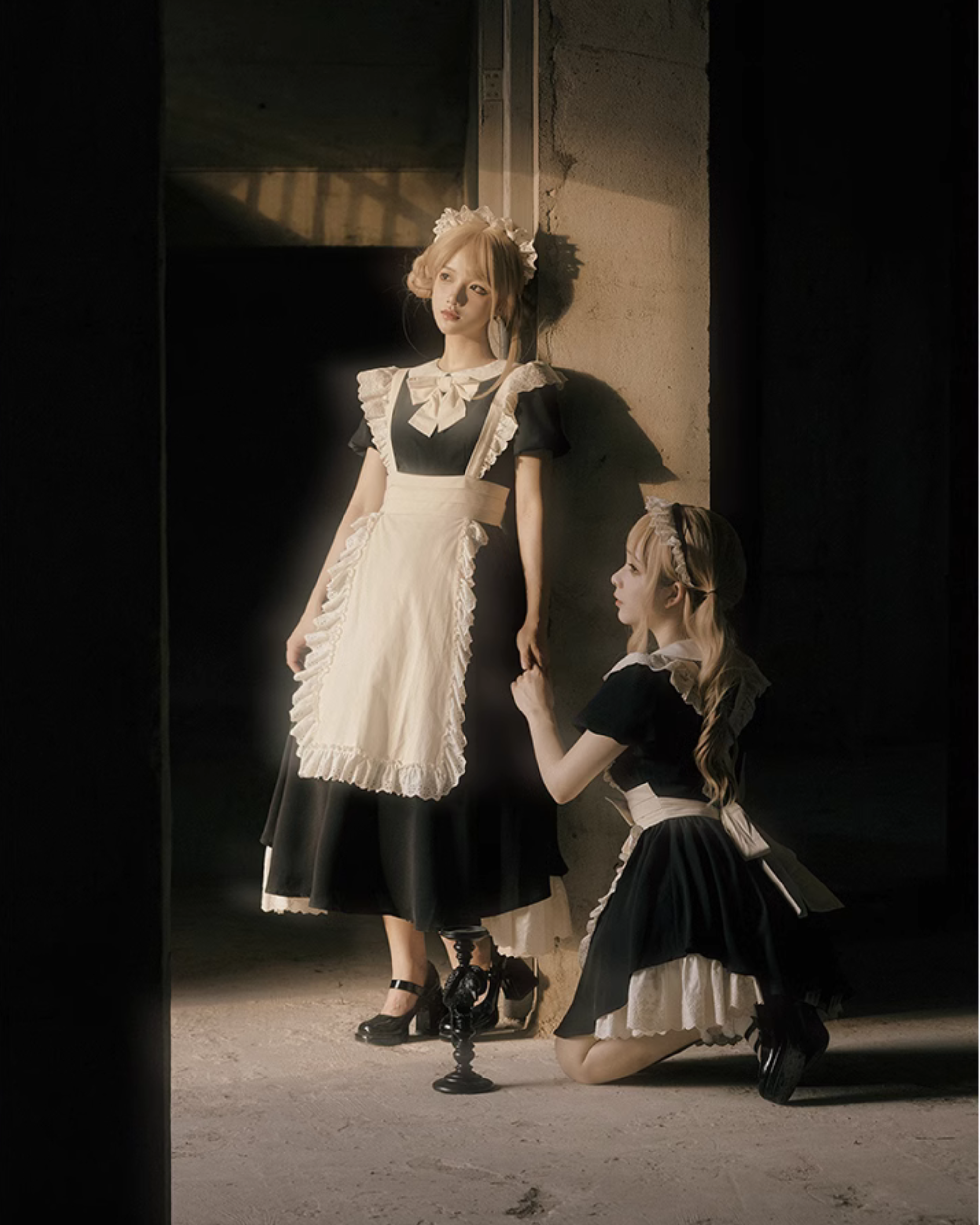 【unaちゃん着用】クラシカルエプロンのメイド風ワンピース ロング丈 アームスリーブ付き
