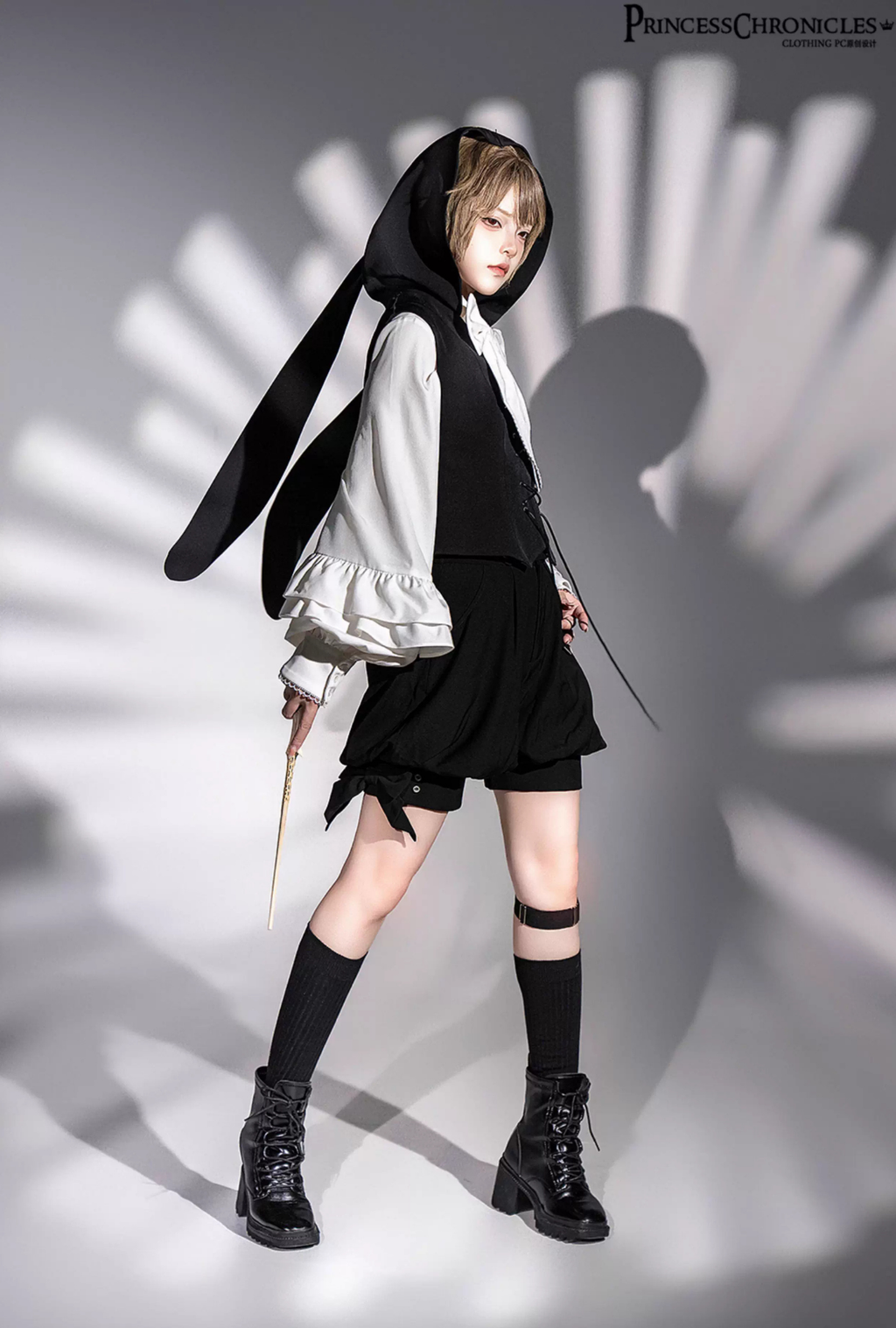【予約販売】Black Rabbit うさ耳フードベスト・マント・ショートパンツ