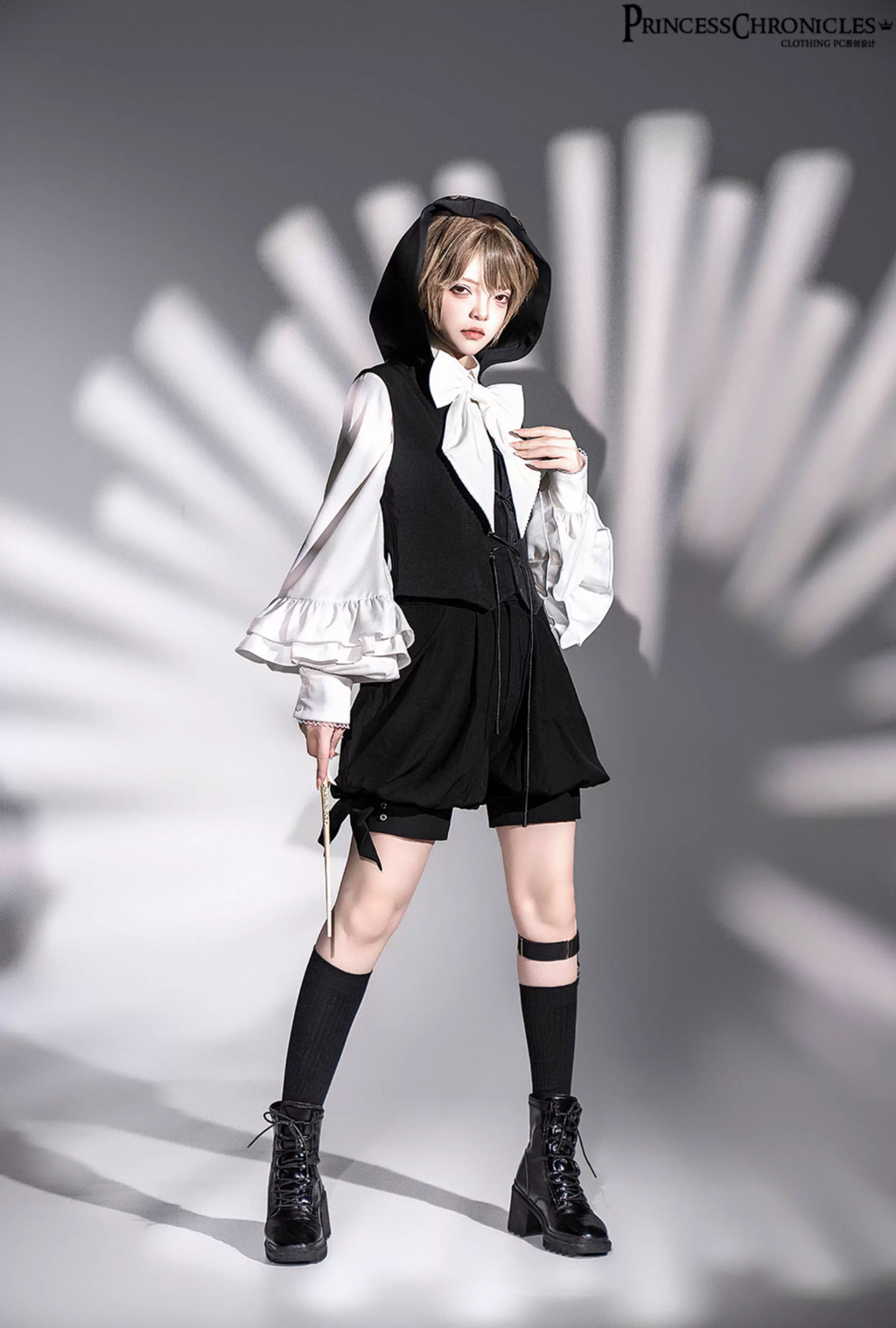 【予約販売】Black Rabbit うさ耳フードベスト・マント・ショートパンツ