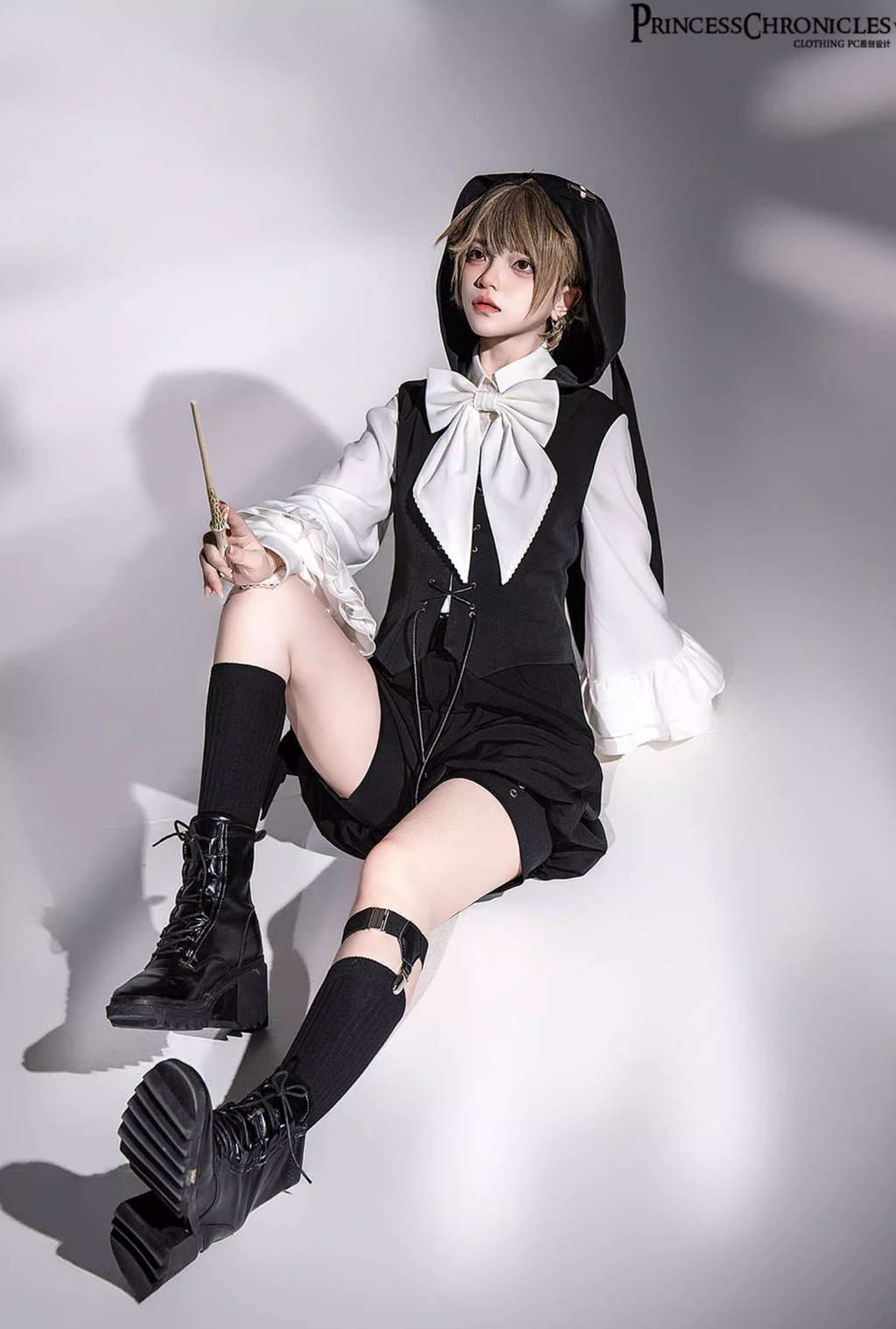【予約販売】Black Rabbit うさ耳フードベスト・マント・ショートパンツ