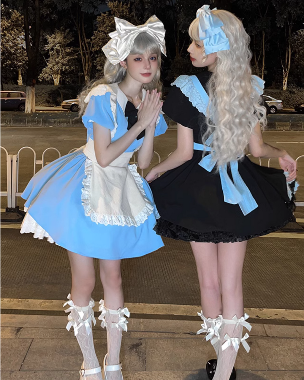 クラシカルエプロンのメイド風ワンピースショート丈 アームスリーブ付き
