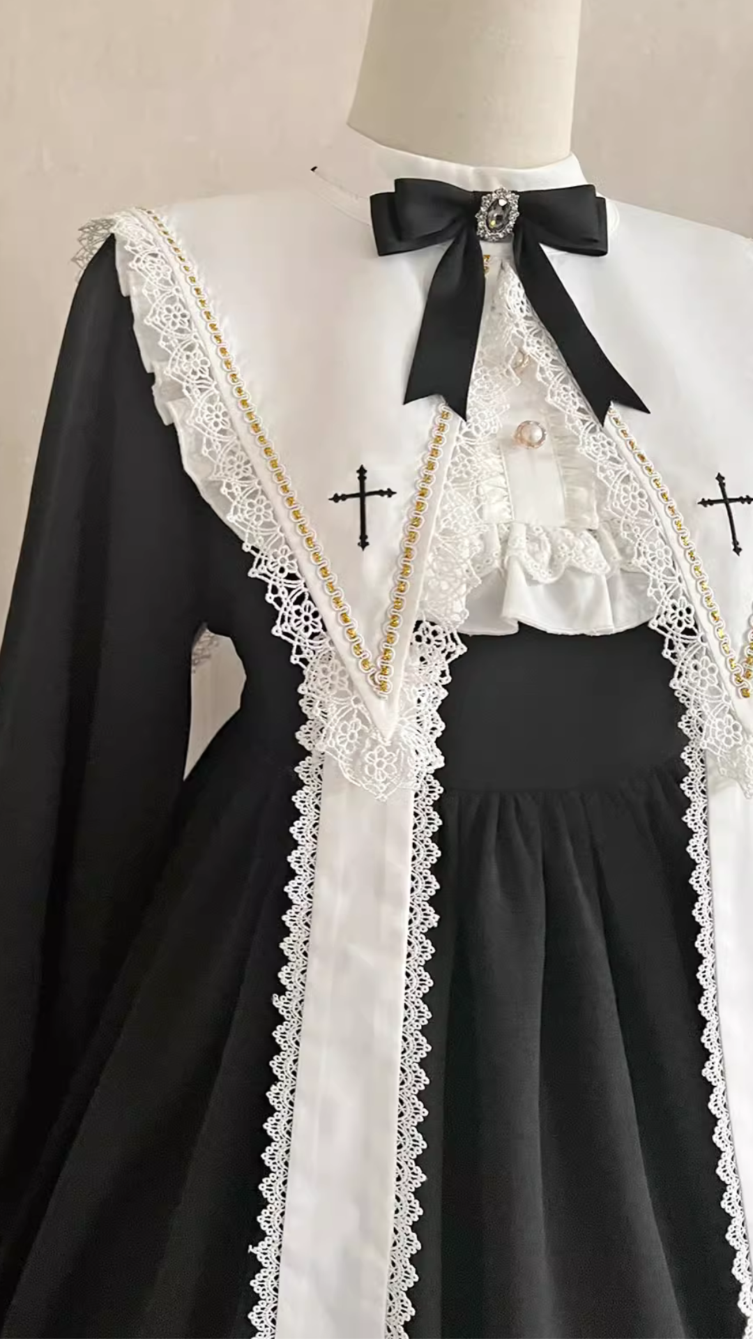 Cross Contract シスター風長袖ワンピース 付け襟付き – ロリータ Cross Contract シスター風長袖ワンピース 付け襟付き – ロリータ