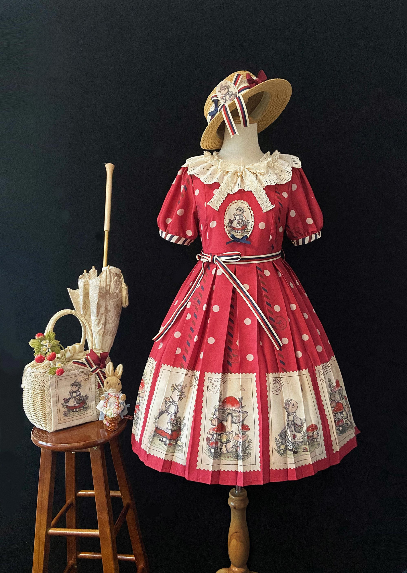 キノコとウサギの切手デザインワンピース