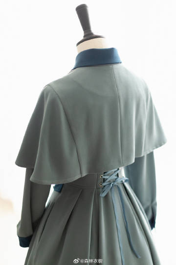 Snow Cedar クラシカルケープ付きワンピースコート