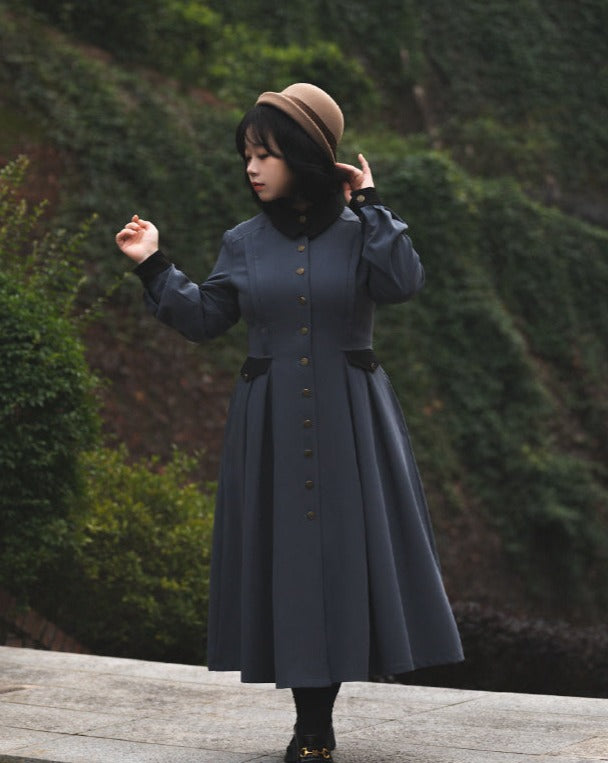 Snow Cedar クラシカルケープ付きワンピースコート