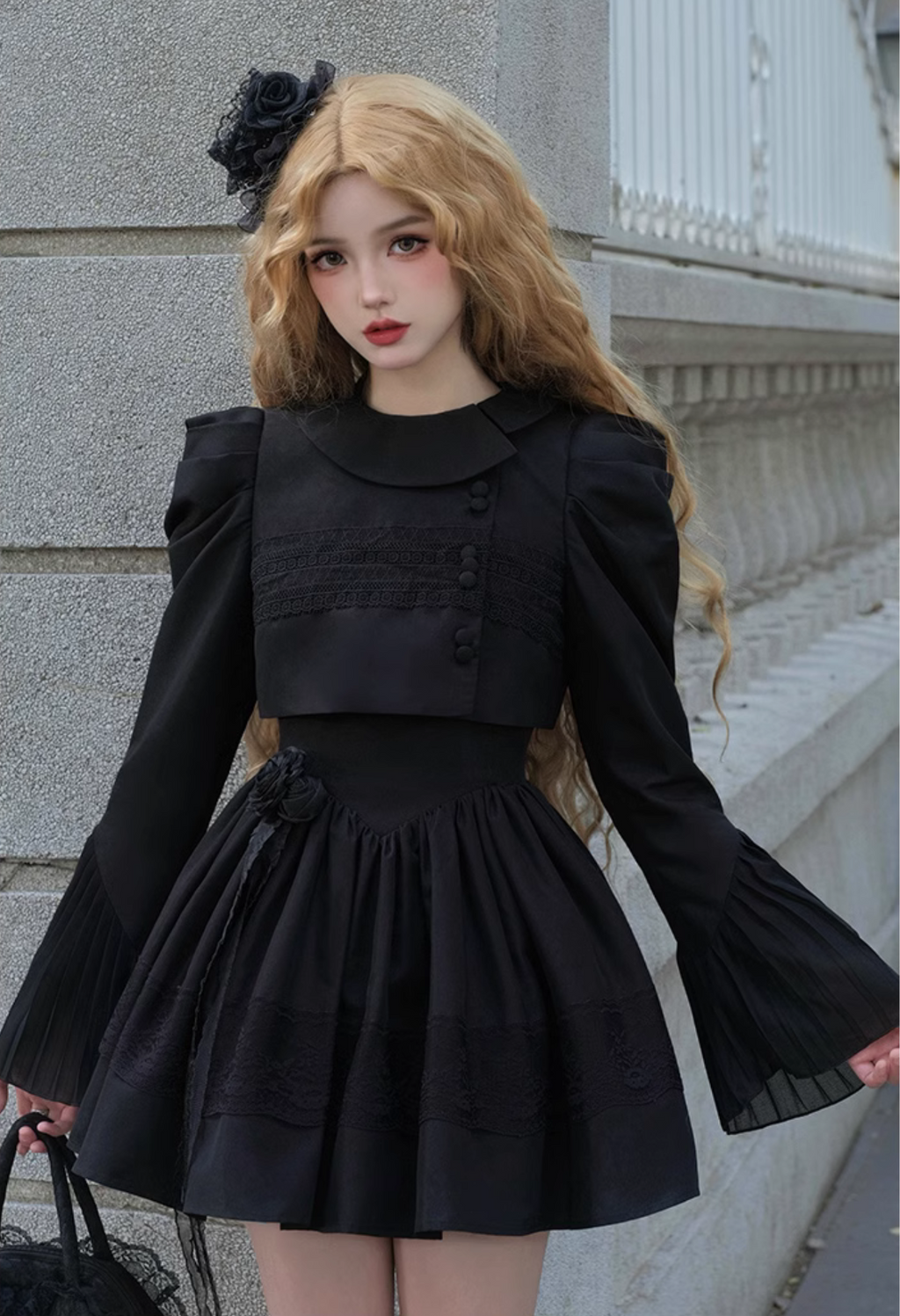 黒薔薇の刺繍襟ジャンパースカートとジャケット・ショート丈