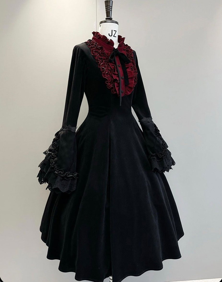 [Pre-orders available until November 12th] Yoiyami Rose Elegant Gothic Frill Dress