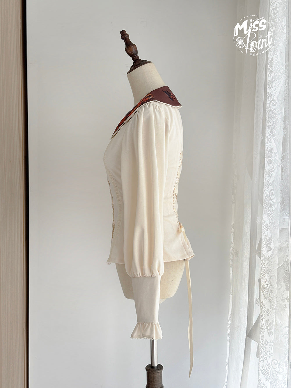 【受注予約11/6まで】German Bookcase プリント襟ブラウス