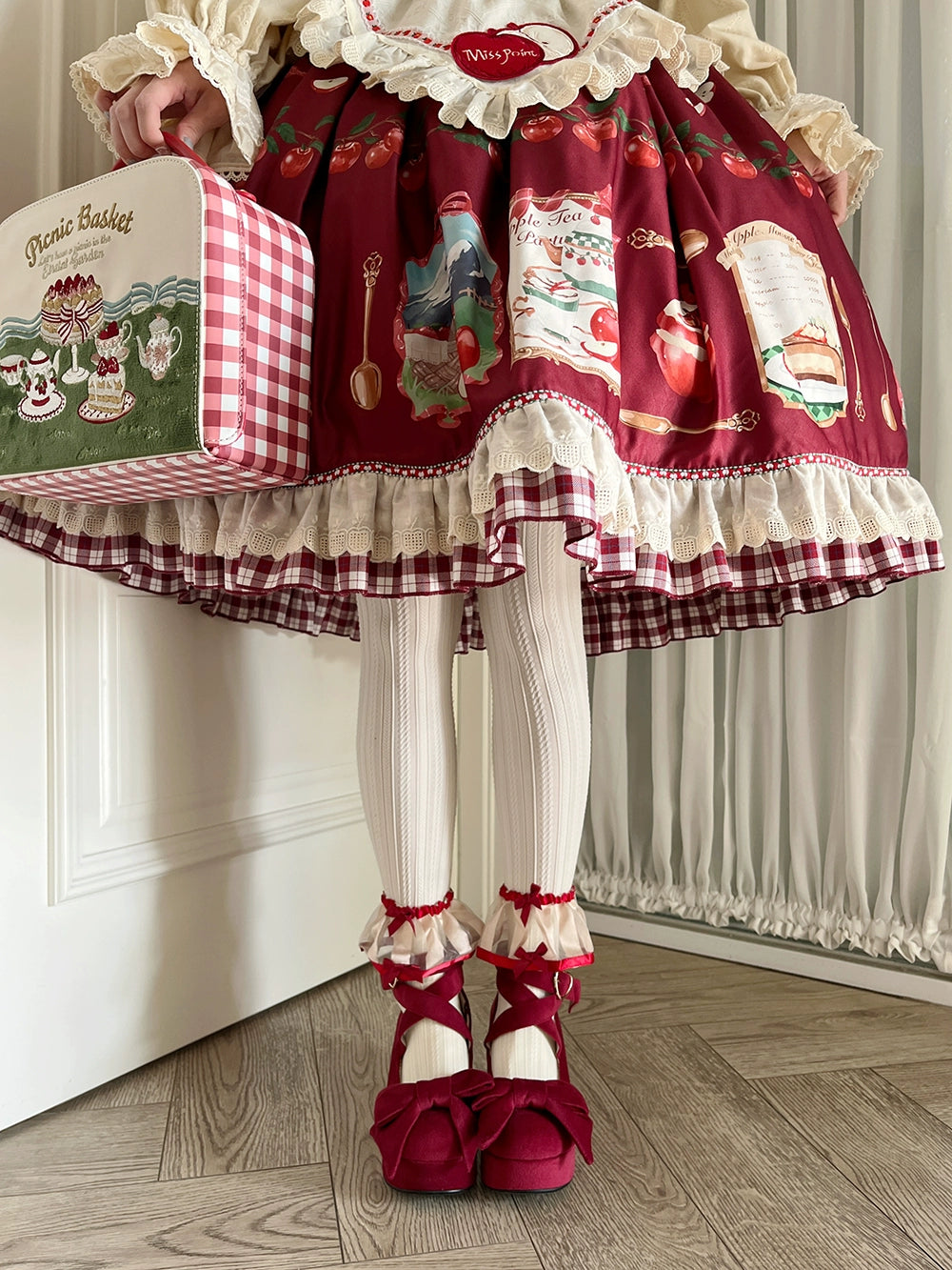 【予約販売】Apple Garden バイエルン風ジャンパースカート