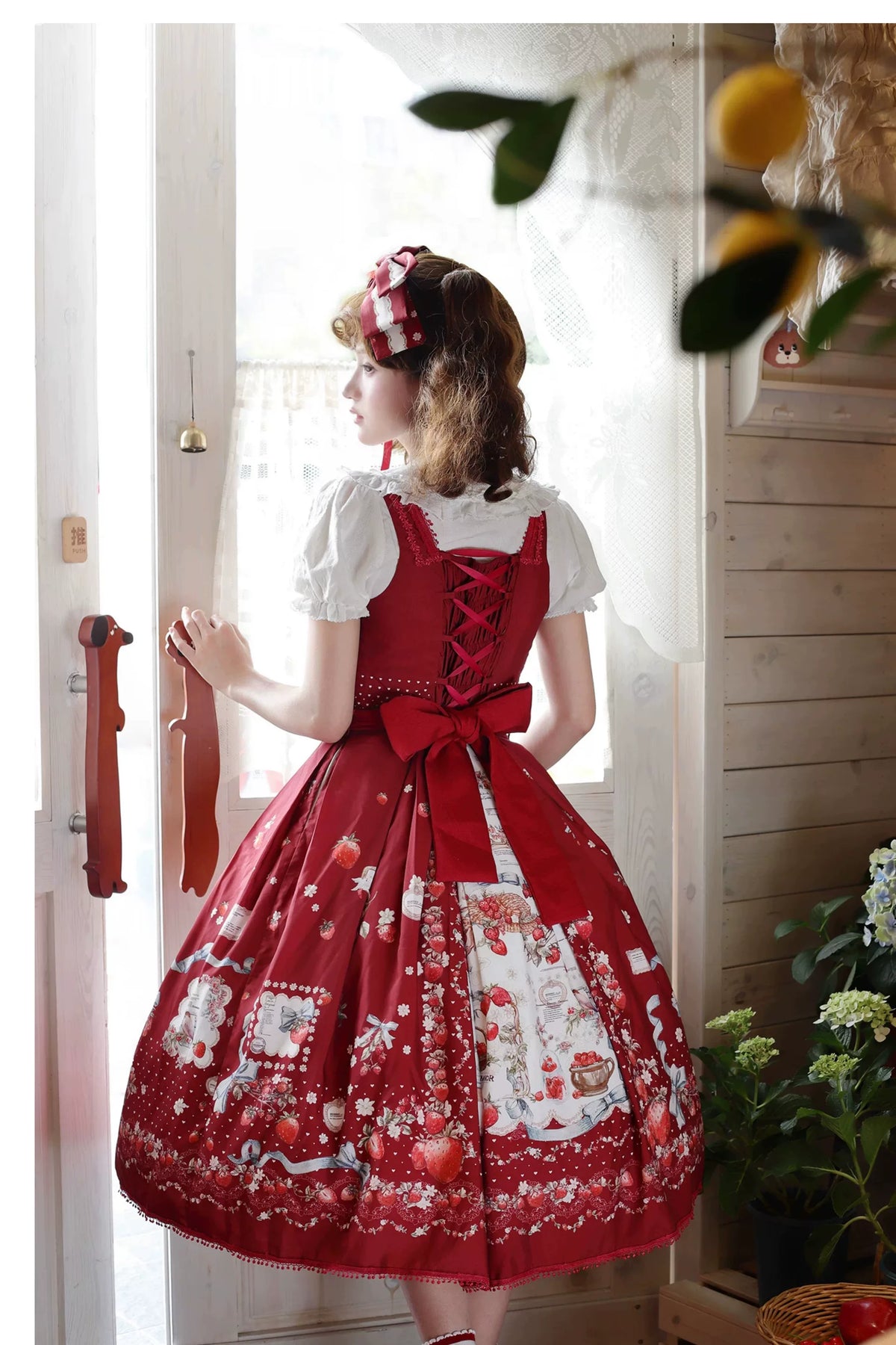 【受注予約10/29まで】Strawberry Manor プリントジャンパースカート・ミドル丈