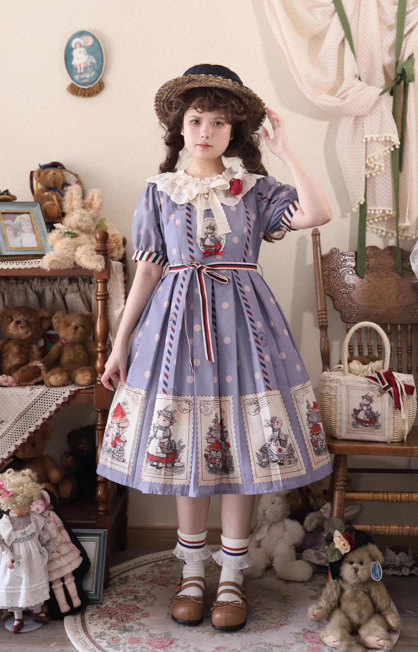 キノコとウサギの切手デザインワンピース