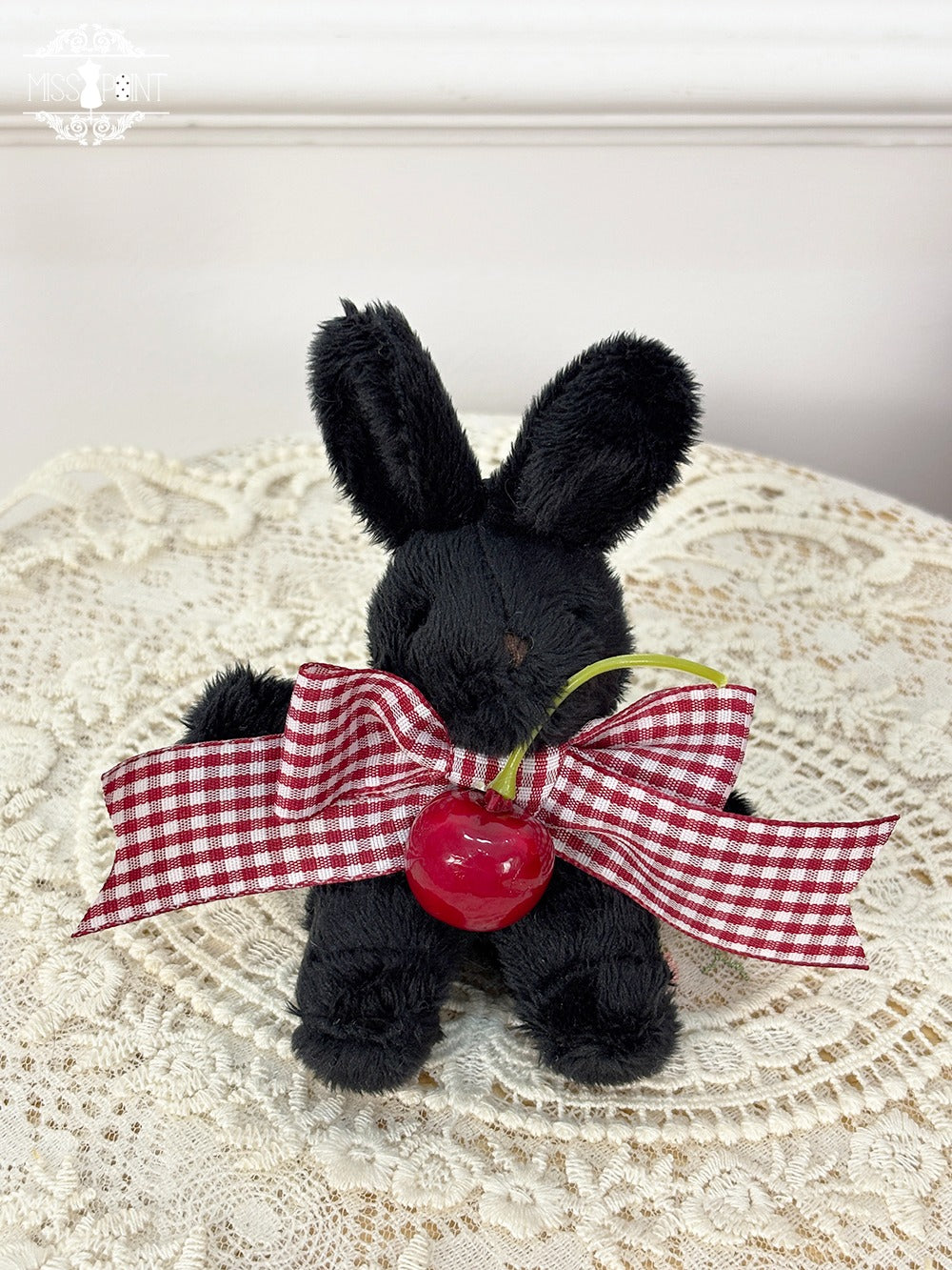 Simultaneous purchase only [Pre-orders available until 1/23] Sweet Berry Rabbit Brooch and Socks