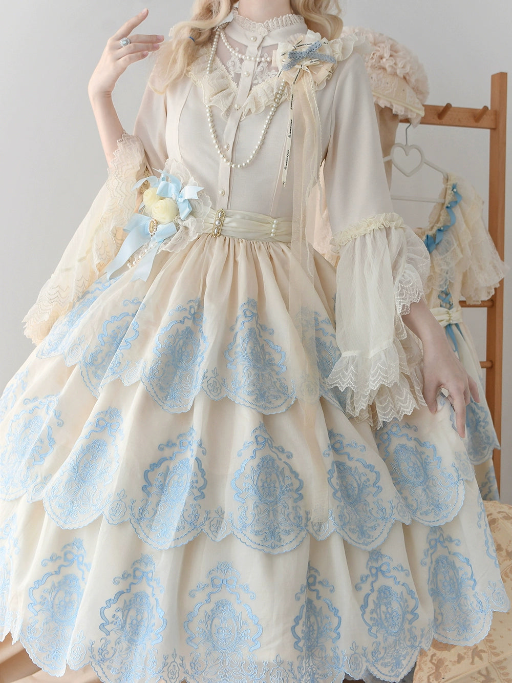 アルベロベロ☆ジャンパースカート・刺繍 OZZ ANGELO 薔薇刺繍 アルベロベロ☆ジャンパースカート・刺繍 OZZ ANGELO 薔薇刺繍