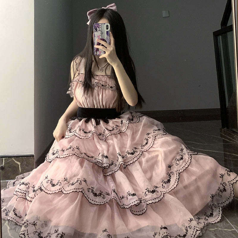 ローズ刺繍 ブラックピンク4段ジャンパースカート – ロリータ 