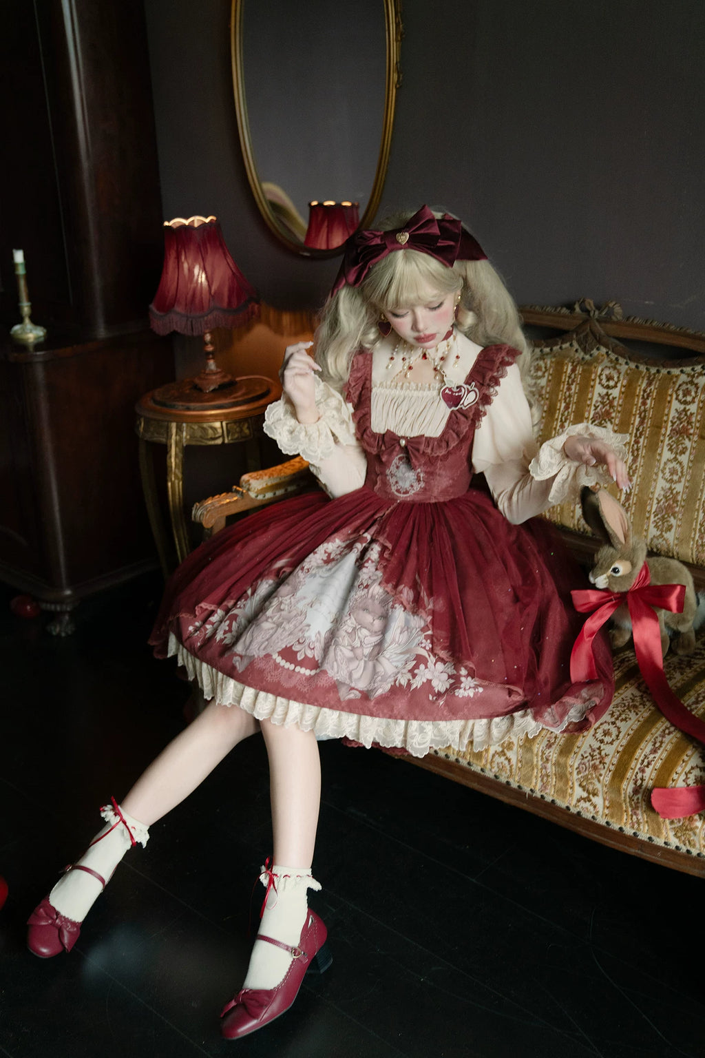 Bunny Girl Doll 真紅のジャパースカートとカットアウトブラウス