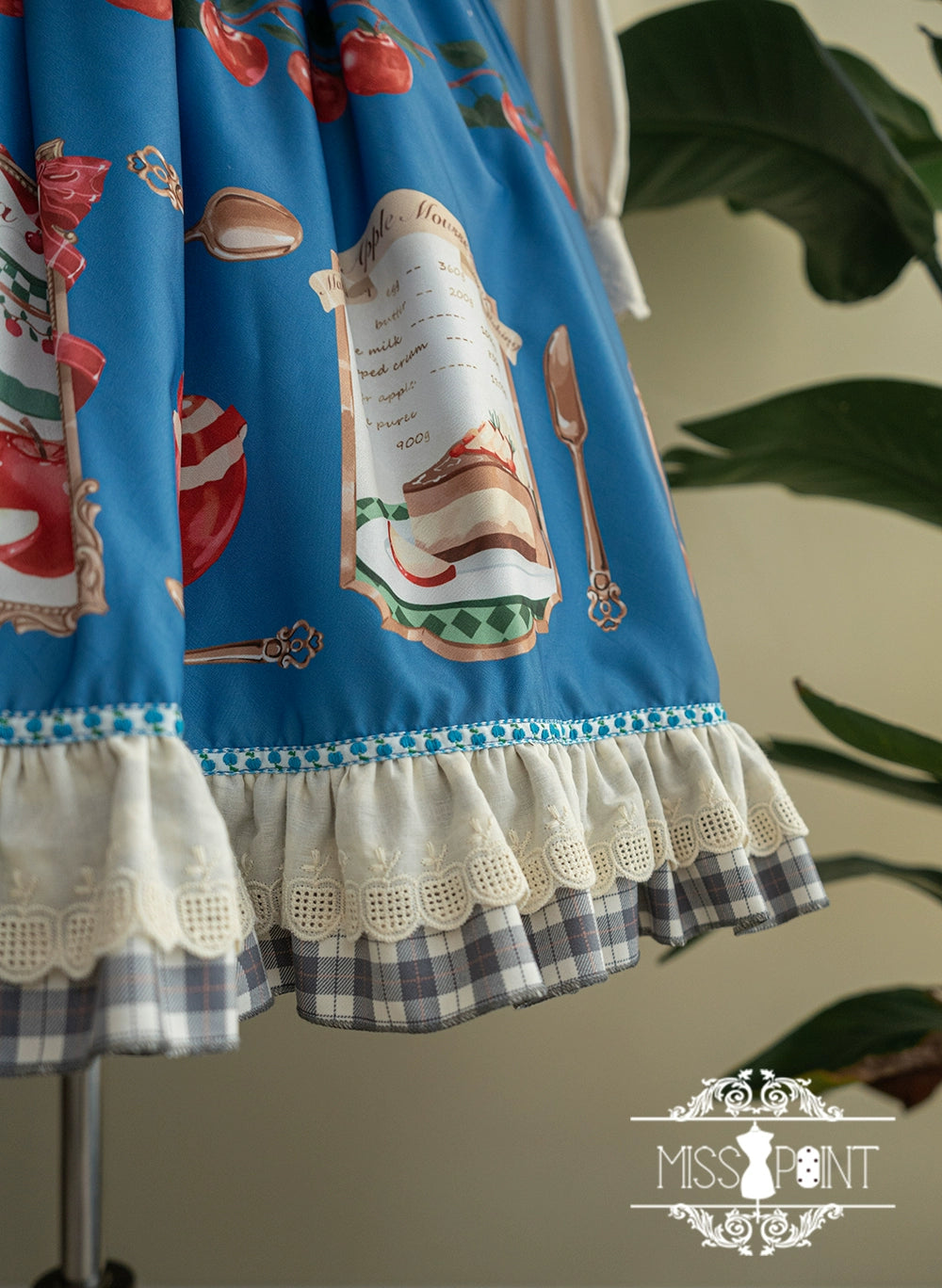 【予約販売】Apple Garden バイエルン風ジャンパースカート