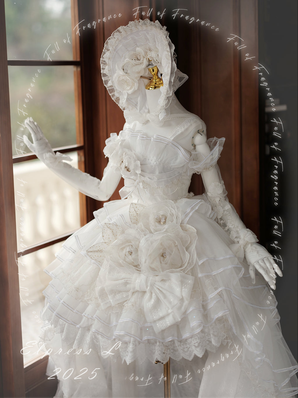 [Pre-orders available until 2/26] Full of Fragrance Dress with Train and Inner Skirt - White