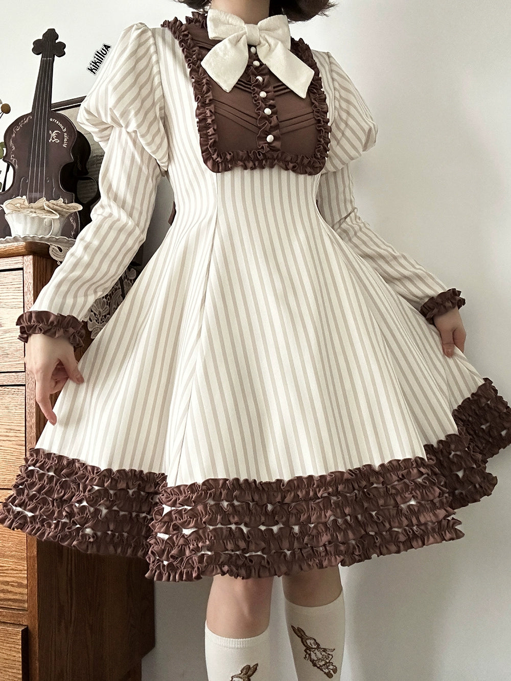 [Pre-orders available until 12/4] Classic Chocolat Stripe Short Dress