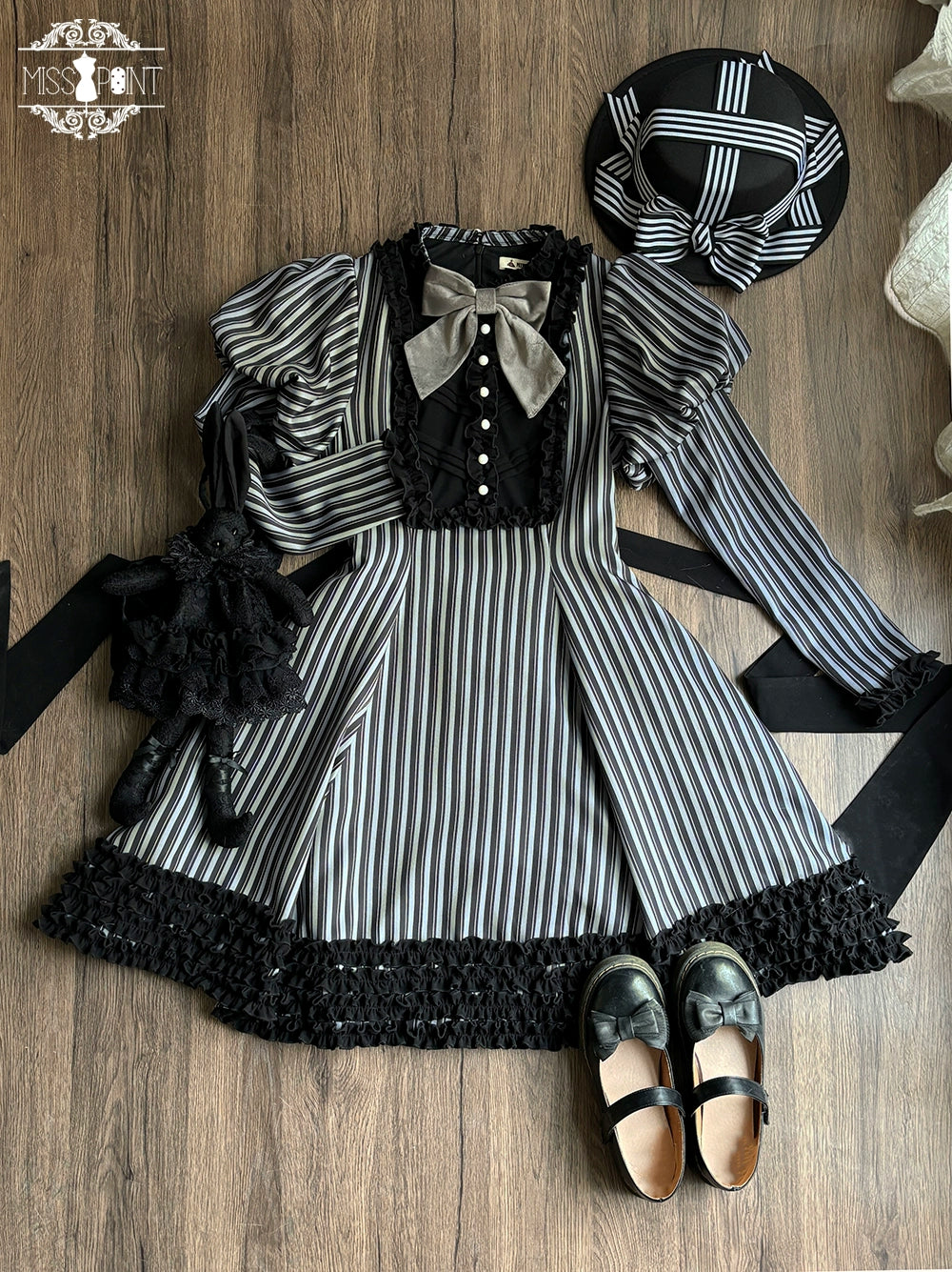 [Pre-orders available until 12/4] Classic Chocolat Stripe Short Dress