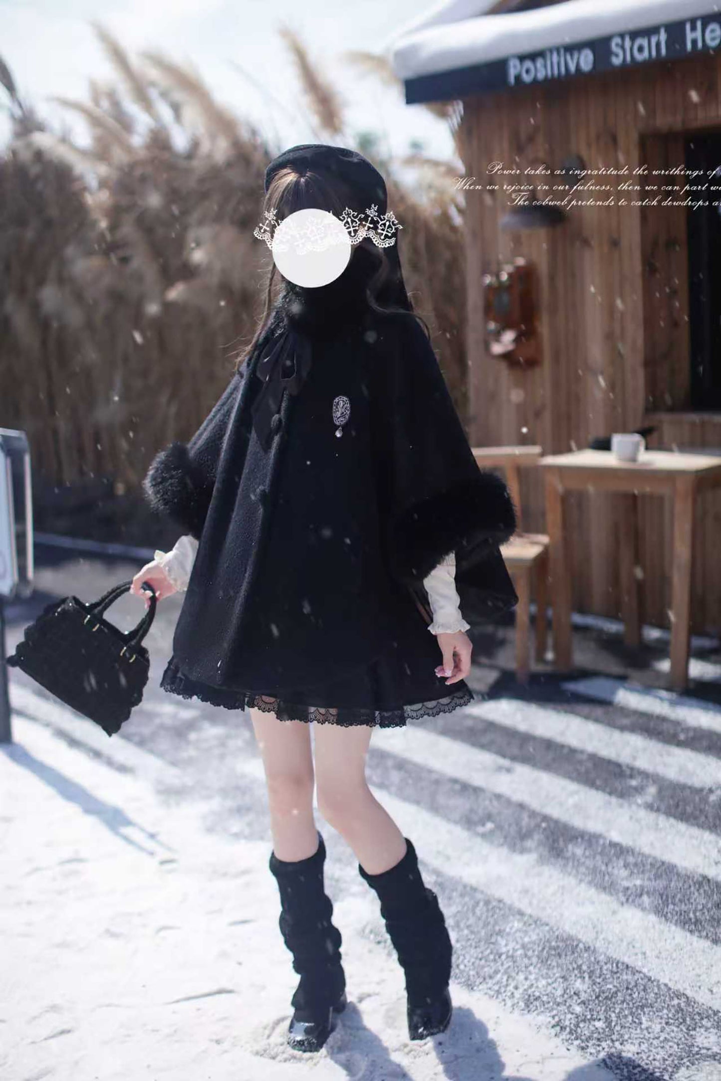 お嬢様ブラックのファー付きマント