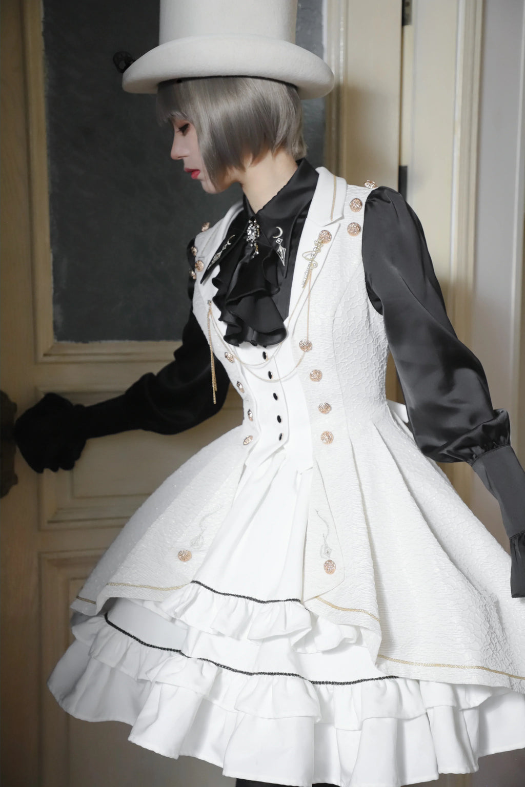 [Resale/Pre-orders until 10/16] Fallen Moon Law Vest with Cape