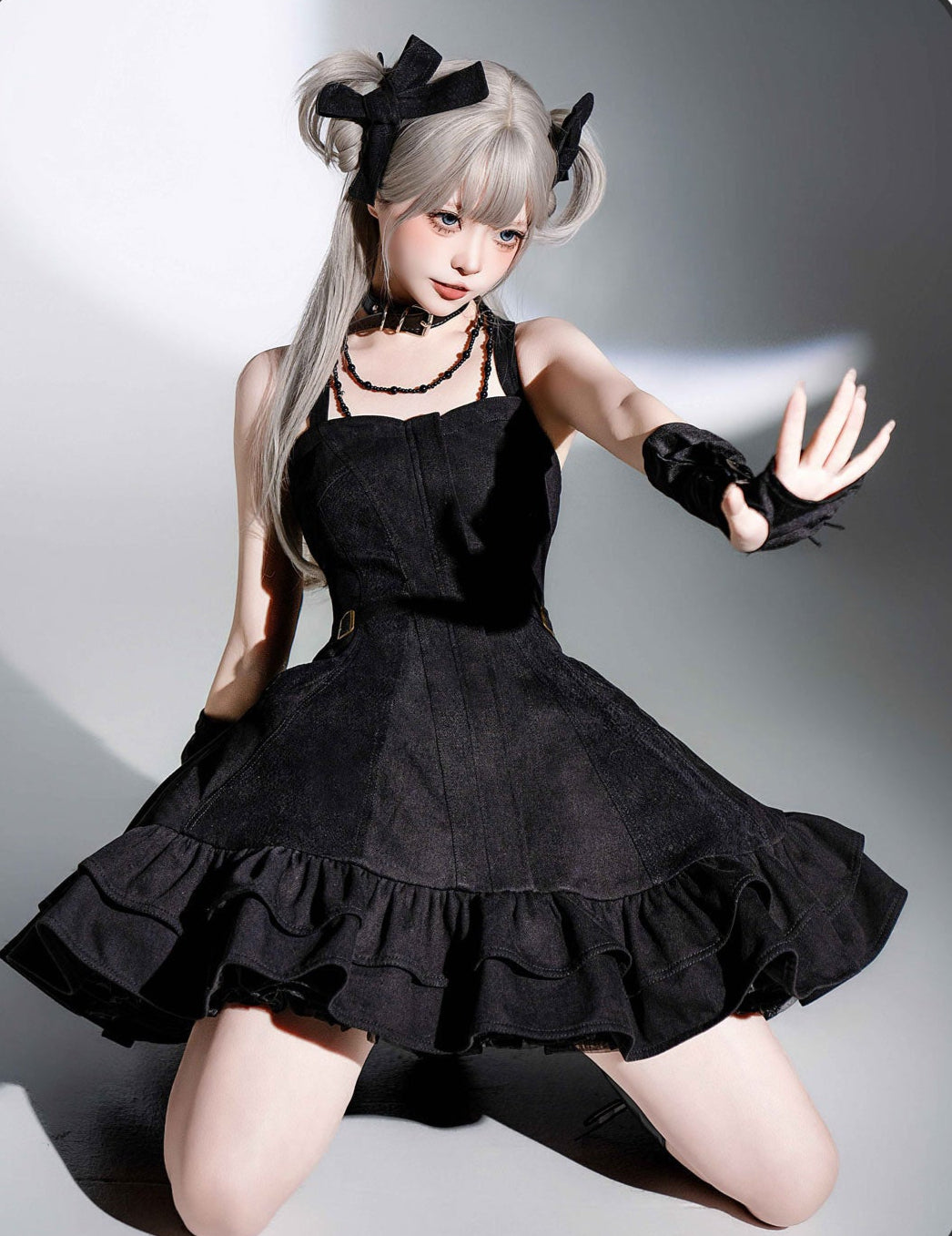 [Pre-orders available until 3/10] Rose Heart Black Frill Jumper Skirt