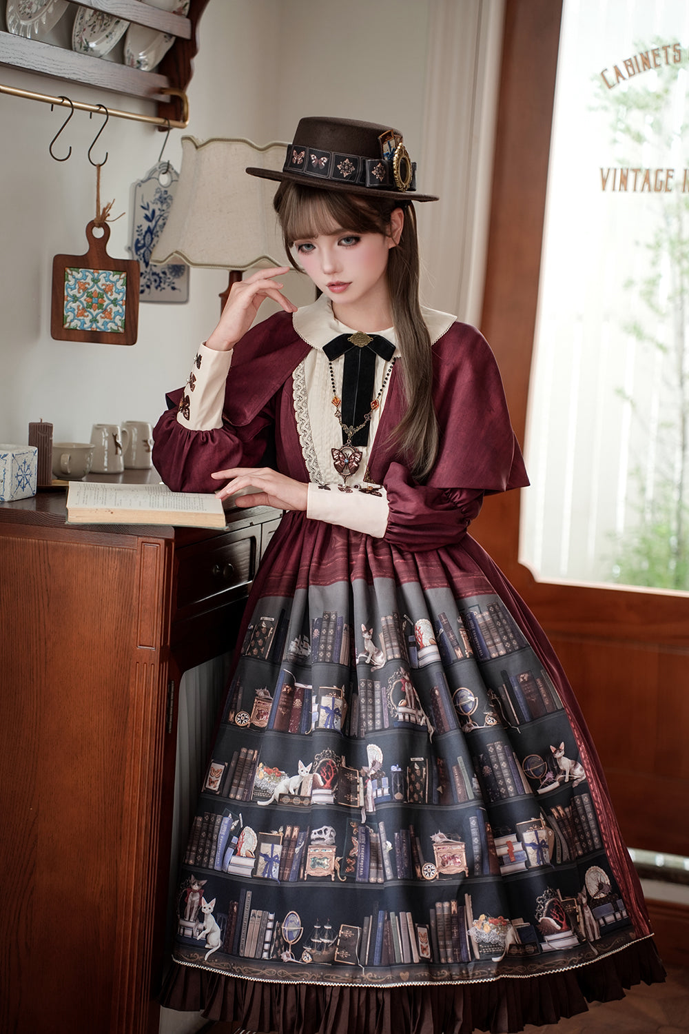 【受注予約11/6まで】German Bookcase ワンピース （ケープ付）