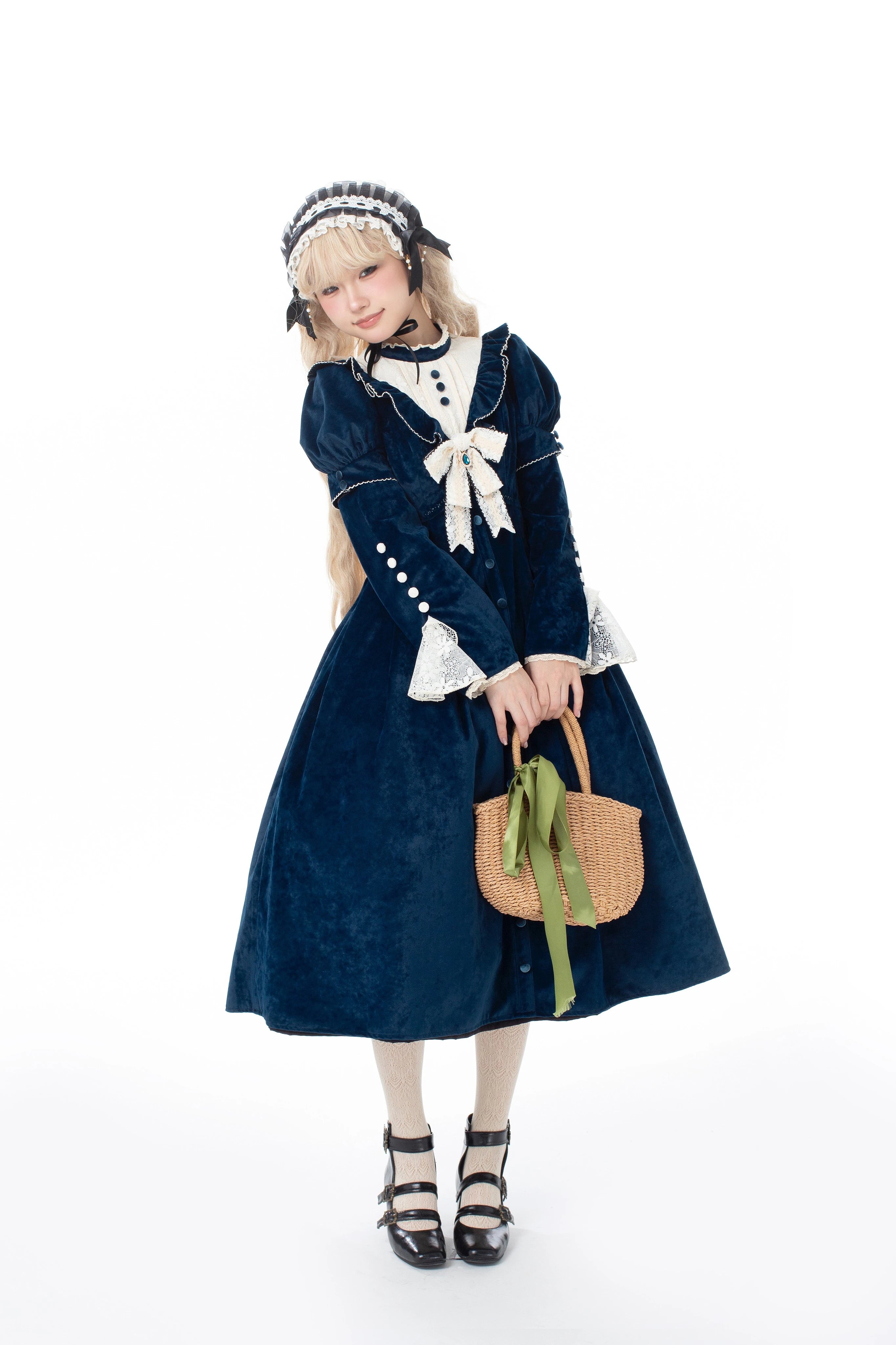 [Pre-orders available until 12/1] Suijaku stand-up collar velvet dress and cape