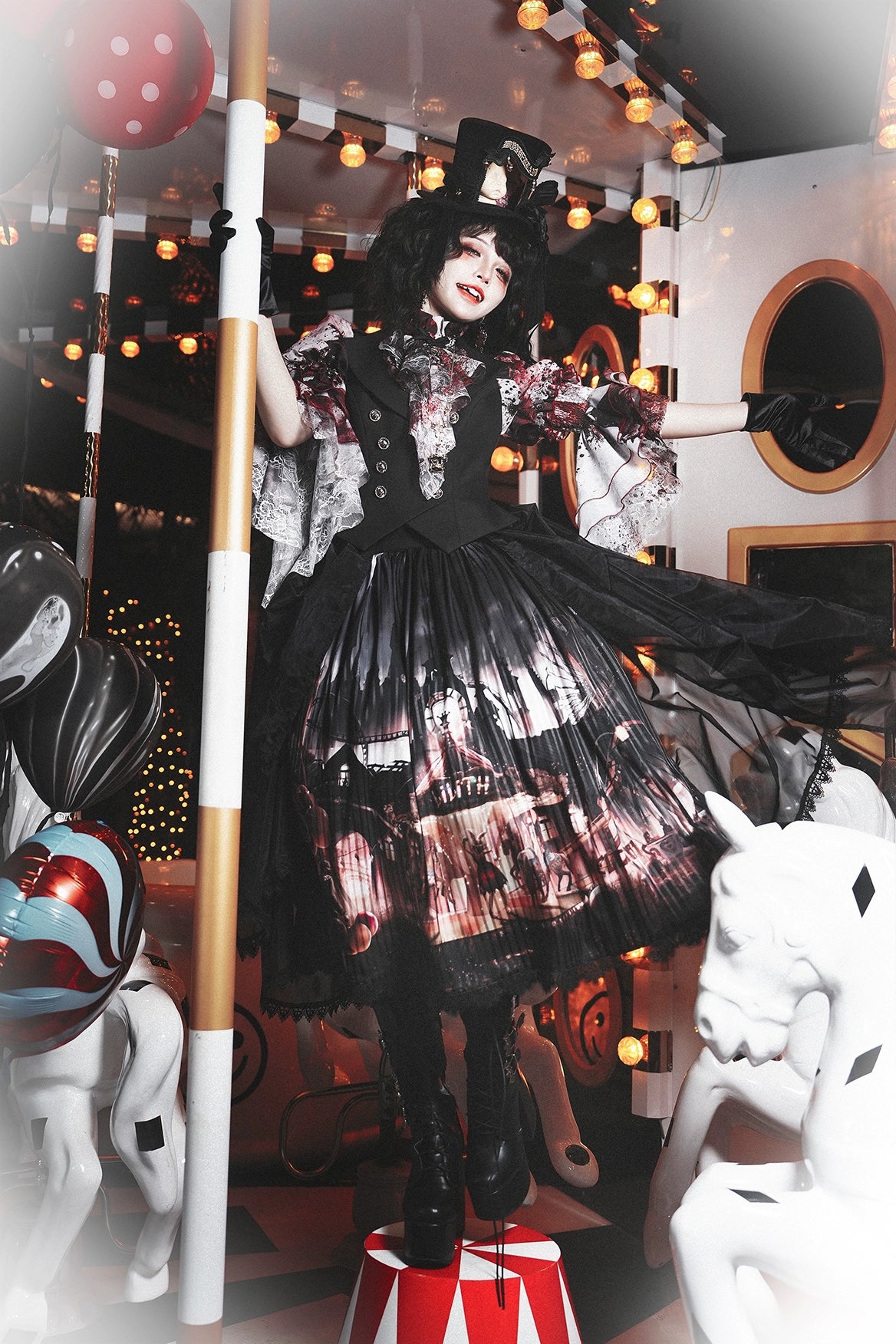 [Pre-orders available until 9/18] Horrible Wonderland Blood-stained print princess sleeve blouse