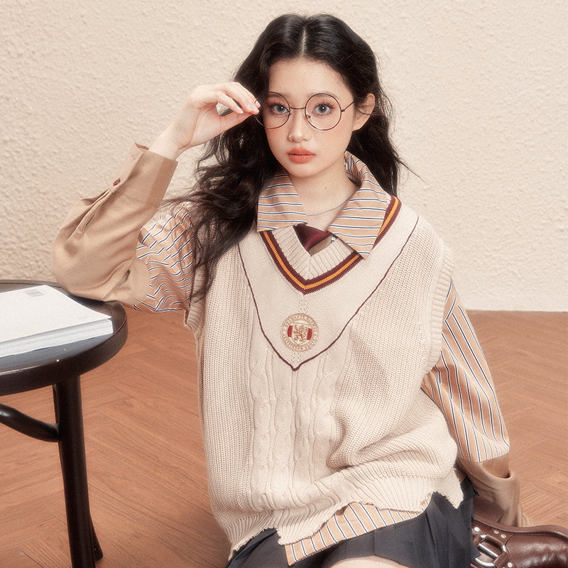 [Pre-order] Hogwarts School of Witchcraft and Wizardry Oversize Knit Vest