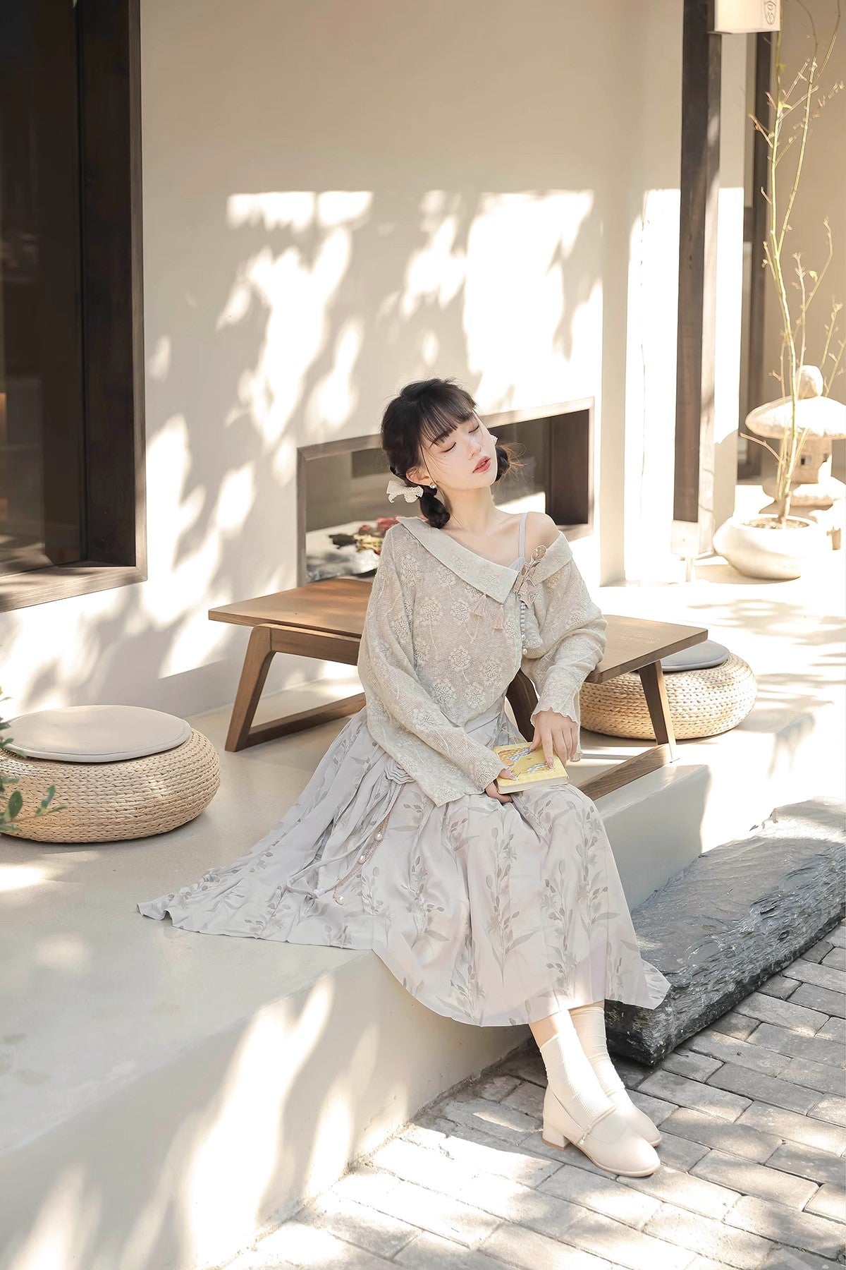 ロリ パンツ見せ 花とパールのタッセル付き華ロリワンショルダーセットアップ – ロリータファッション通販RonRon