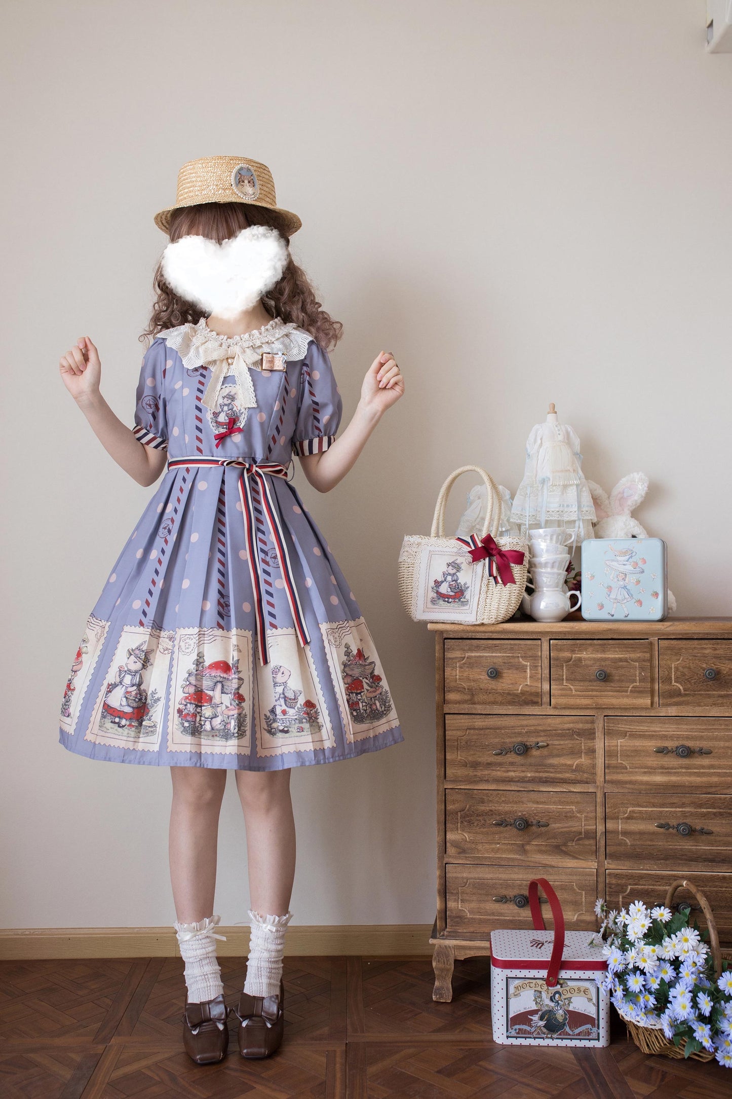 キノコとウサギの切手デザインワンピース