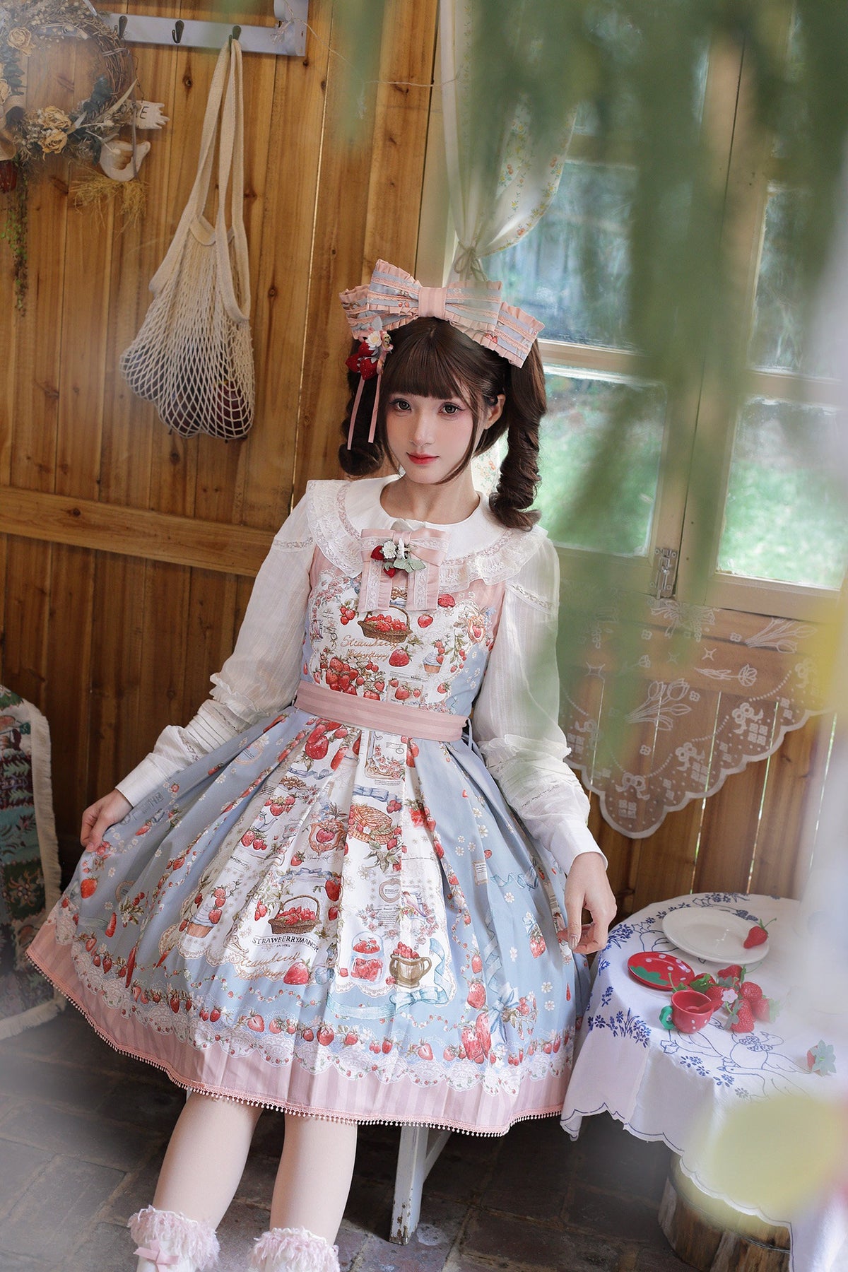 【受注予約10/29まで】Strawberry Manor プリントジャンパースカート・ショート丈