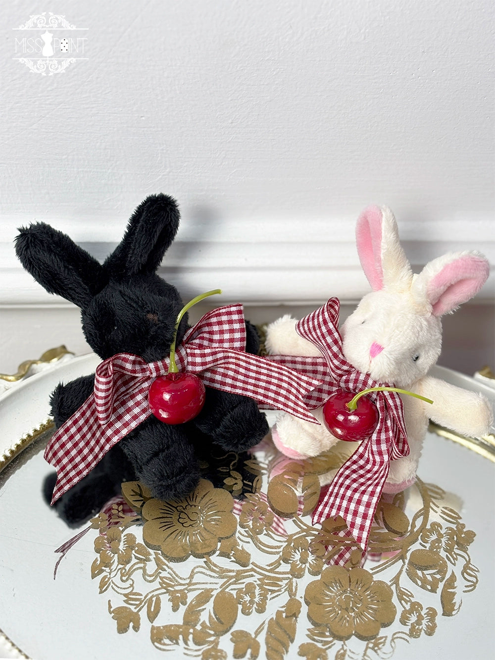 Simultaneous purchase only [Pre-orders available until 1/23] Sweet Berry Rabbit Brooch and Socks