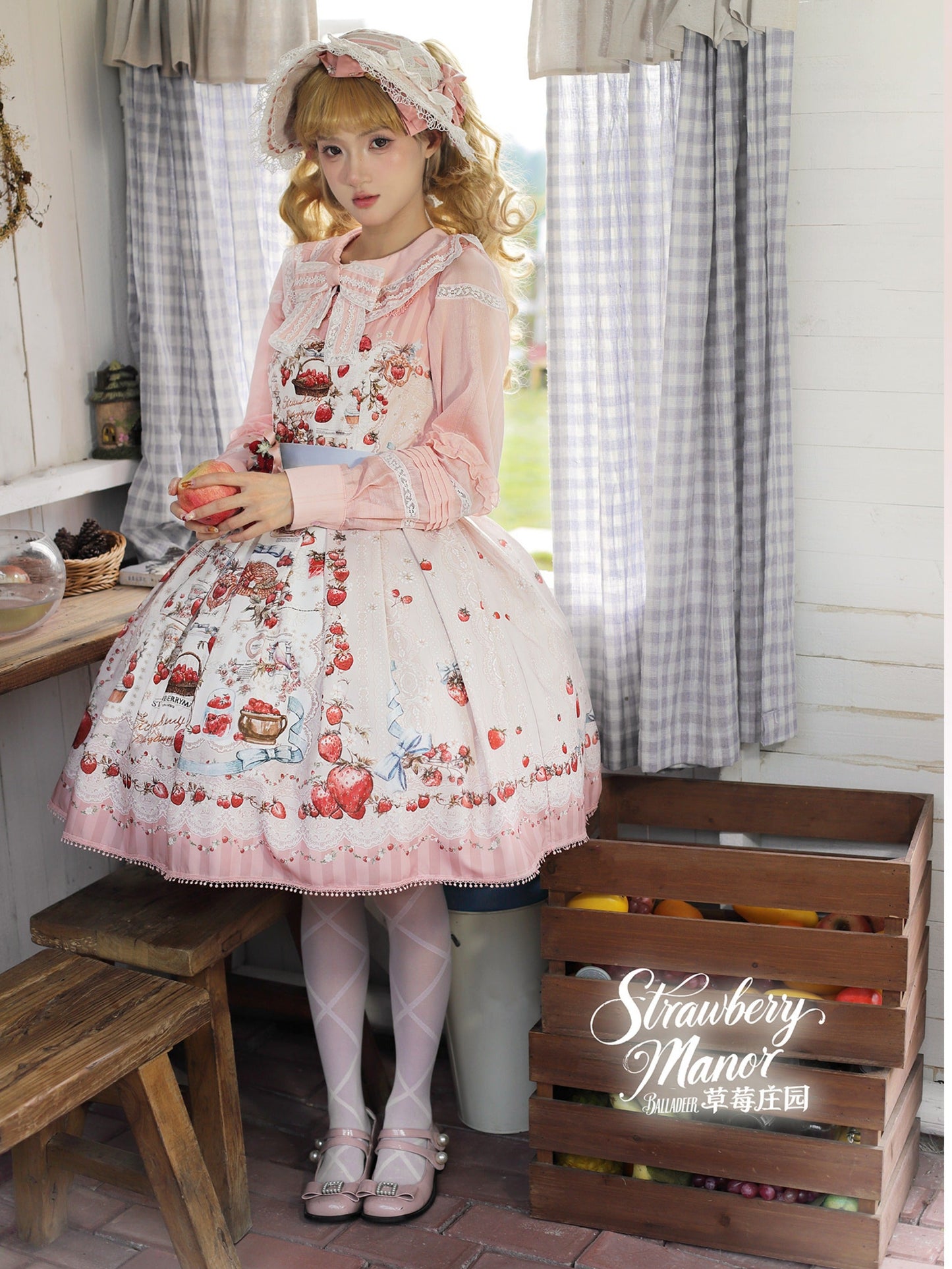 【受注予約12/16まで】Strawberry Manor ジャンパースカート