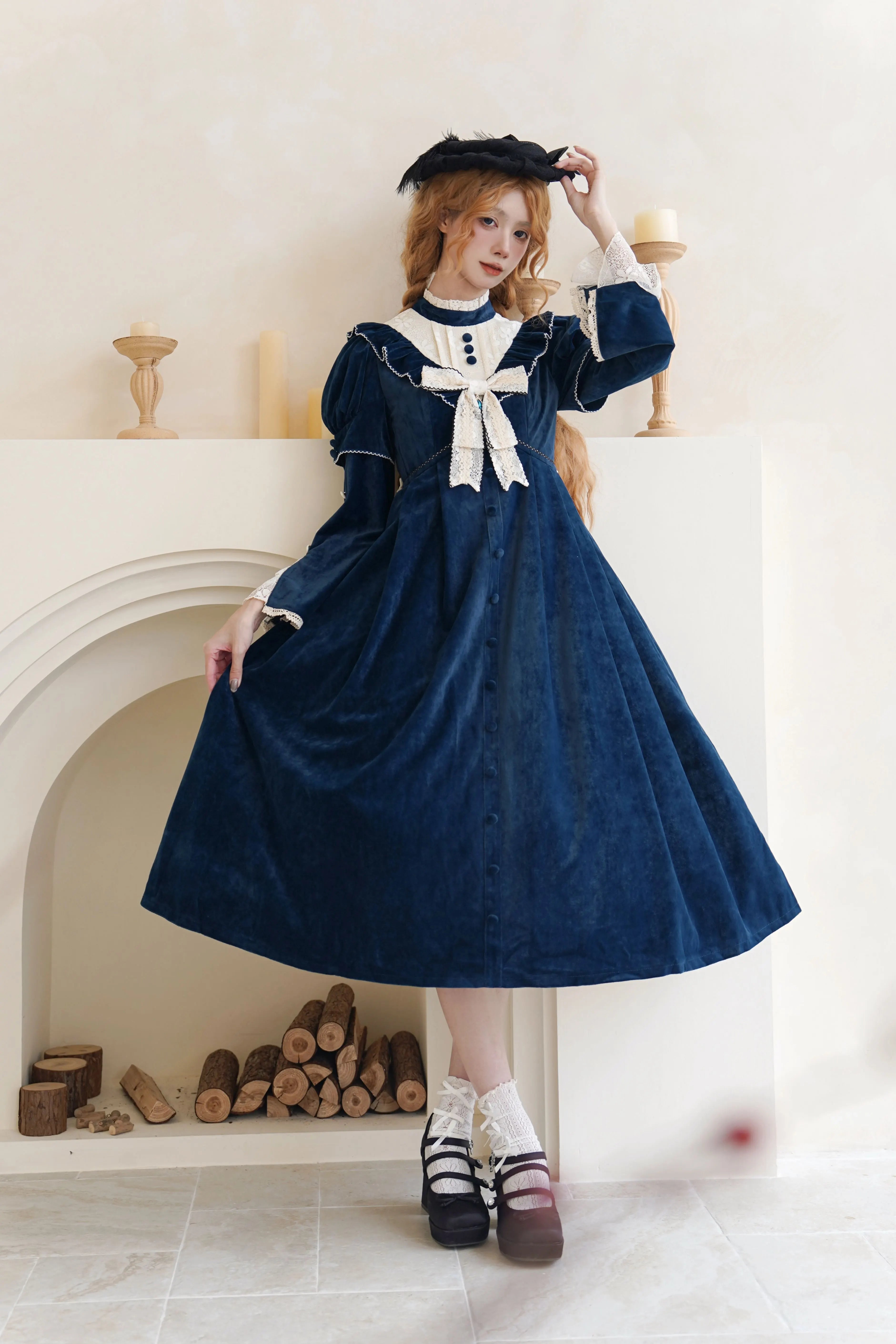 [Pre-orders available until 12/1] Suijaku stand-up collar velvet dress and cape