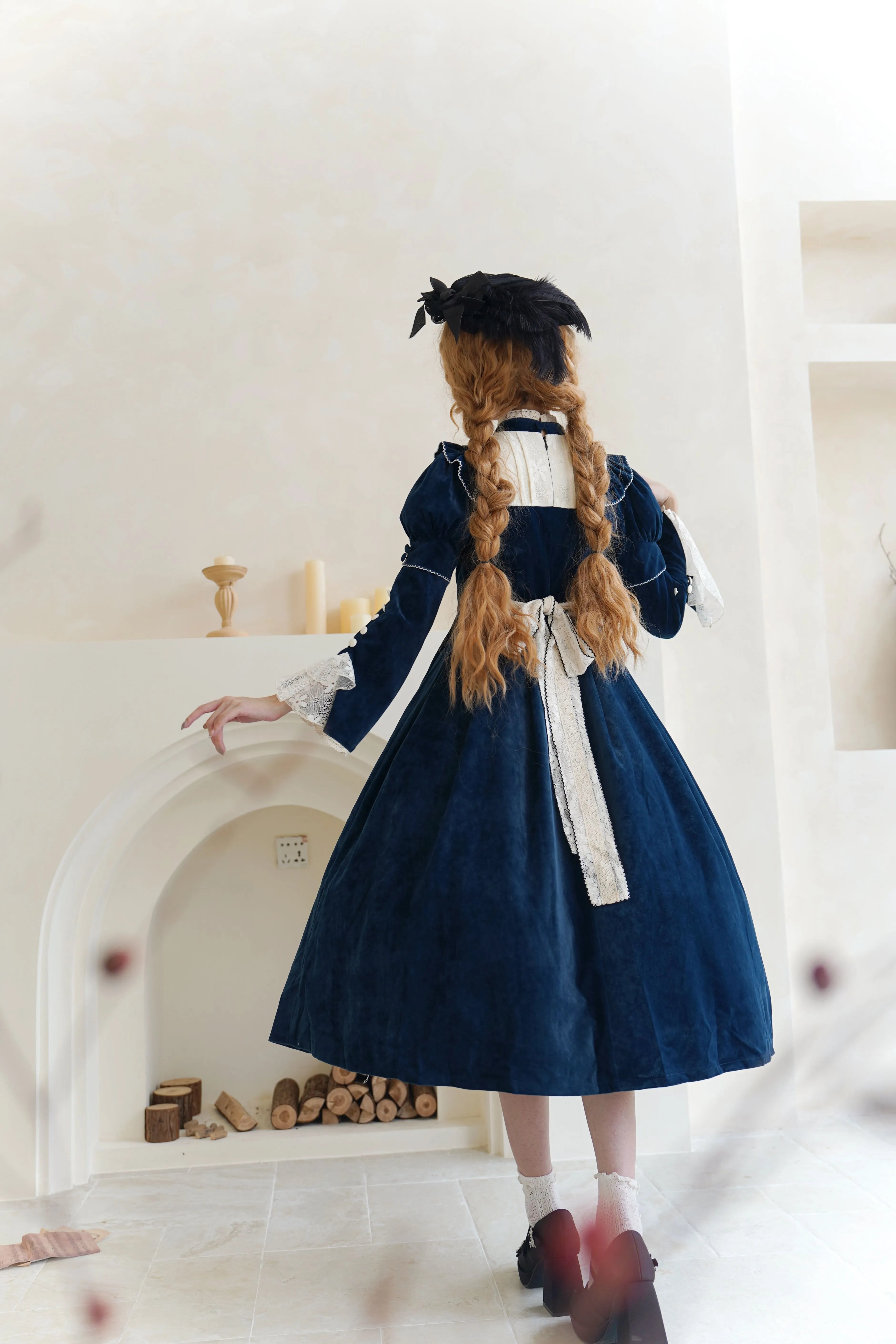 [Pre-orders available until 12/1] Suijaku stand-up collar velvet dress and cape