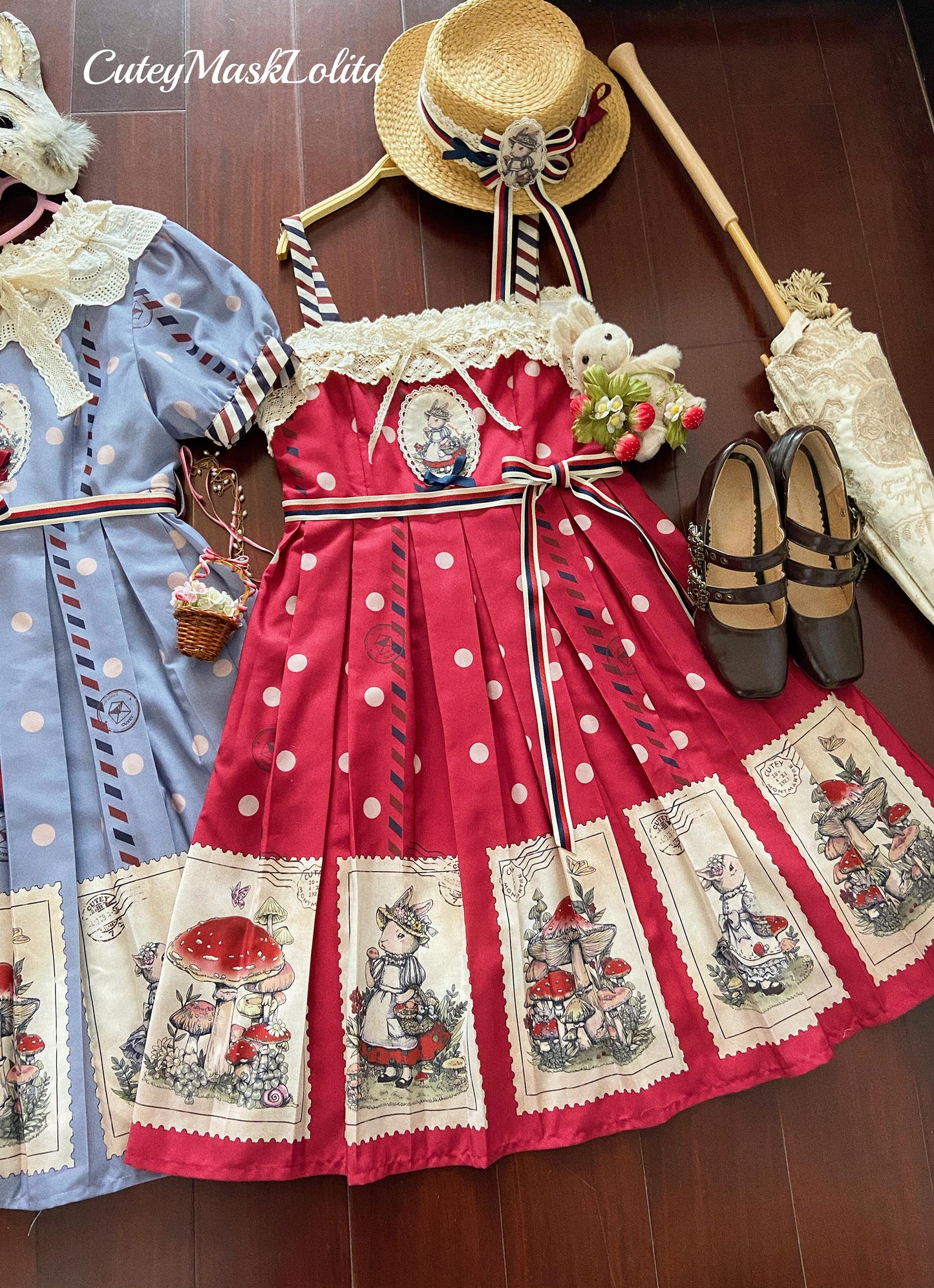 キノコとウサギの切手デザインワンピース