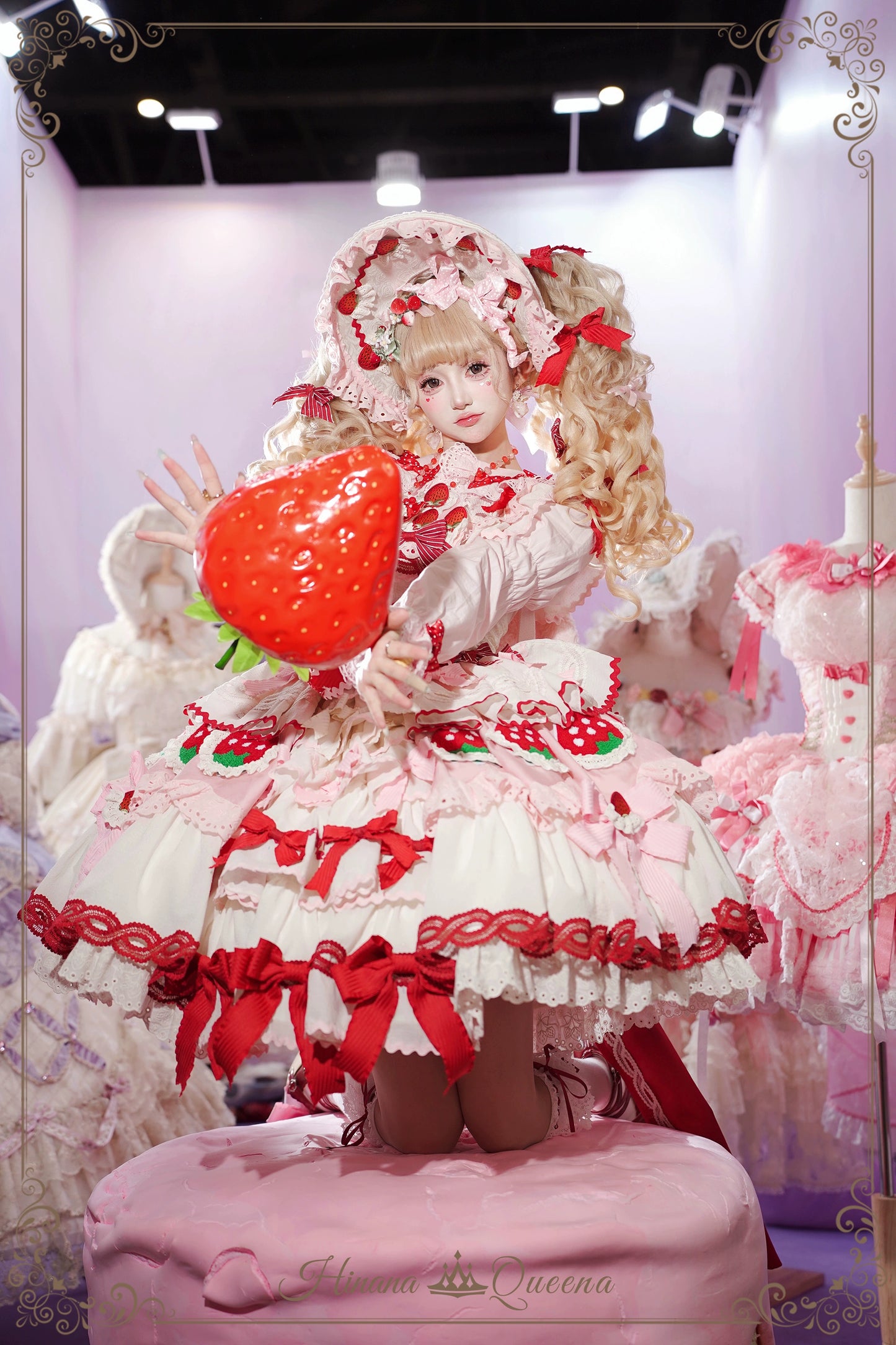 【受注予約12/9まで】Strawberry Party リボンとフリルのデコレーションドレス・ノースリーブタイプ