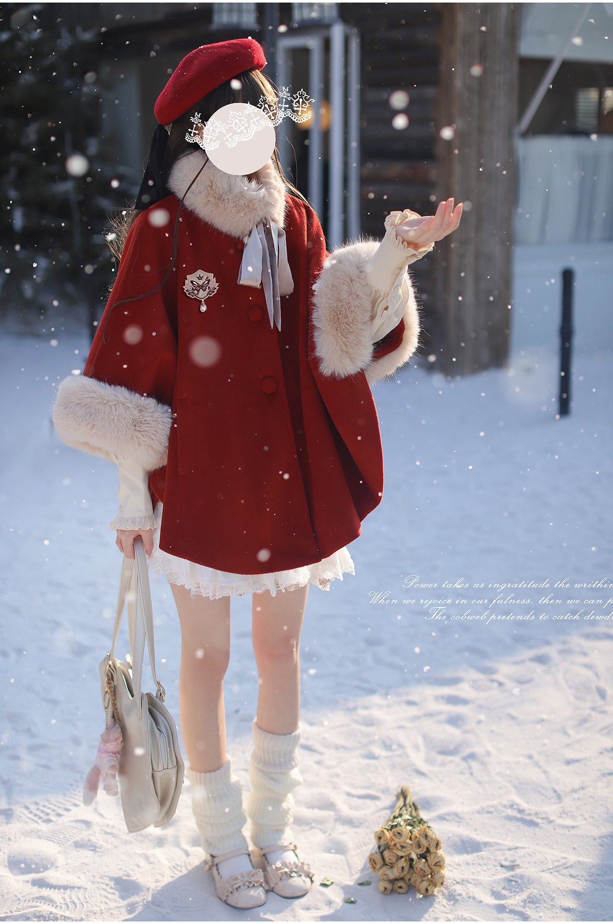 クラシカルレッドのファー付きマント