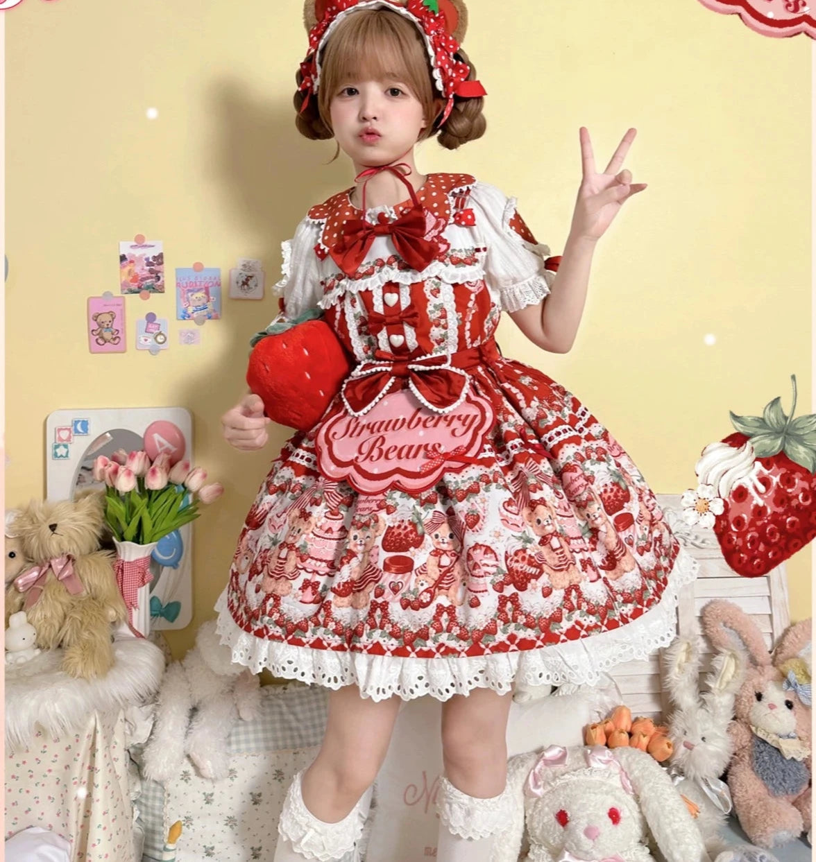 [Pre-orders available until 8/28] Bear Strawberry Garden Red dot short-sleeve blouse